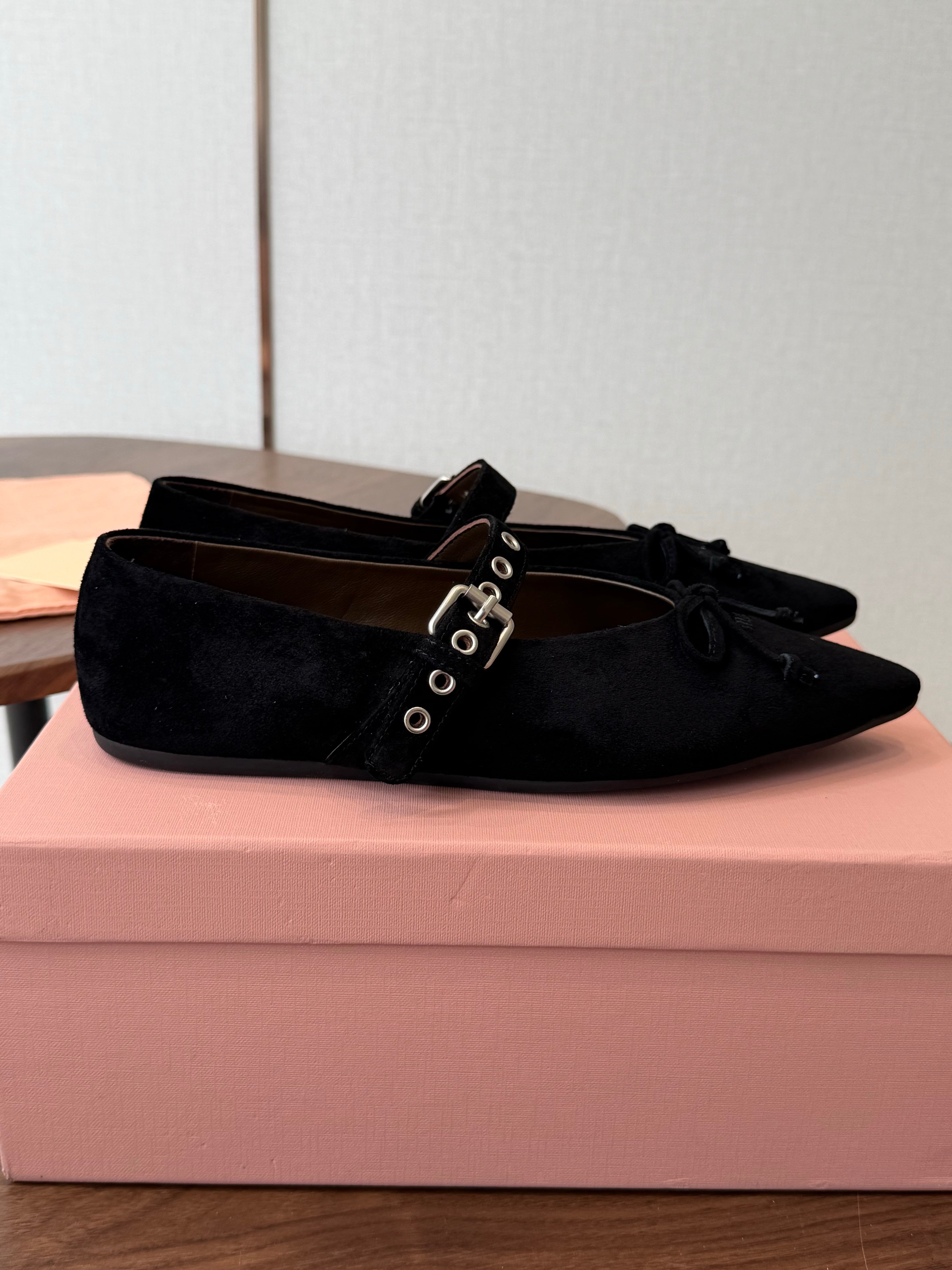 Miu Pointed-Toe Ballerina Flats Black Suede 940008