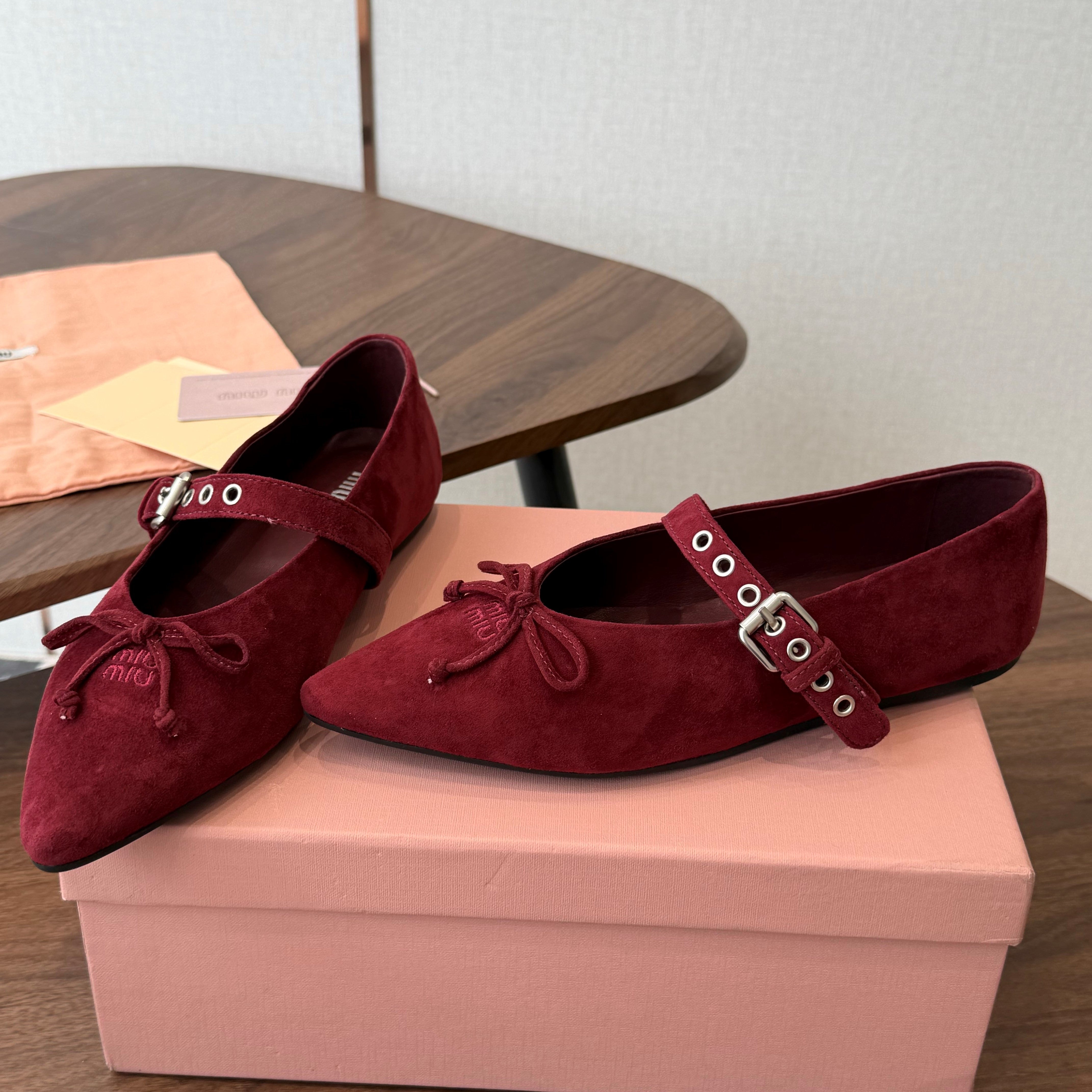Miu Pointed-Toe Ballerina Flats Red Suede 940009