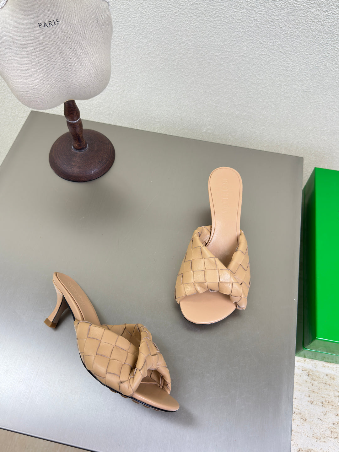 BV Blink Mule 5cm Buff Beige Intrecciato Leather