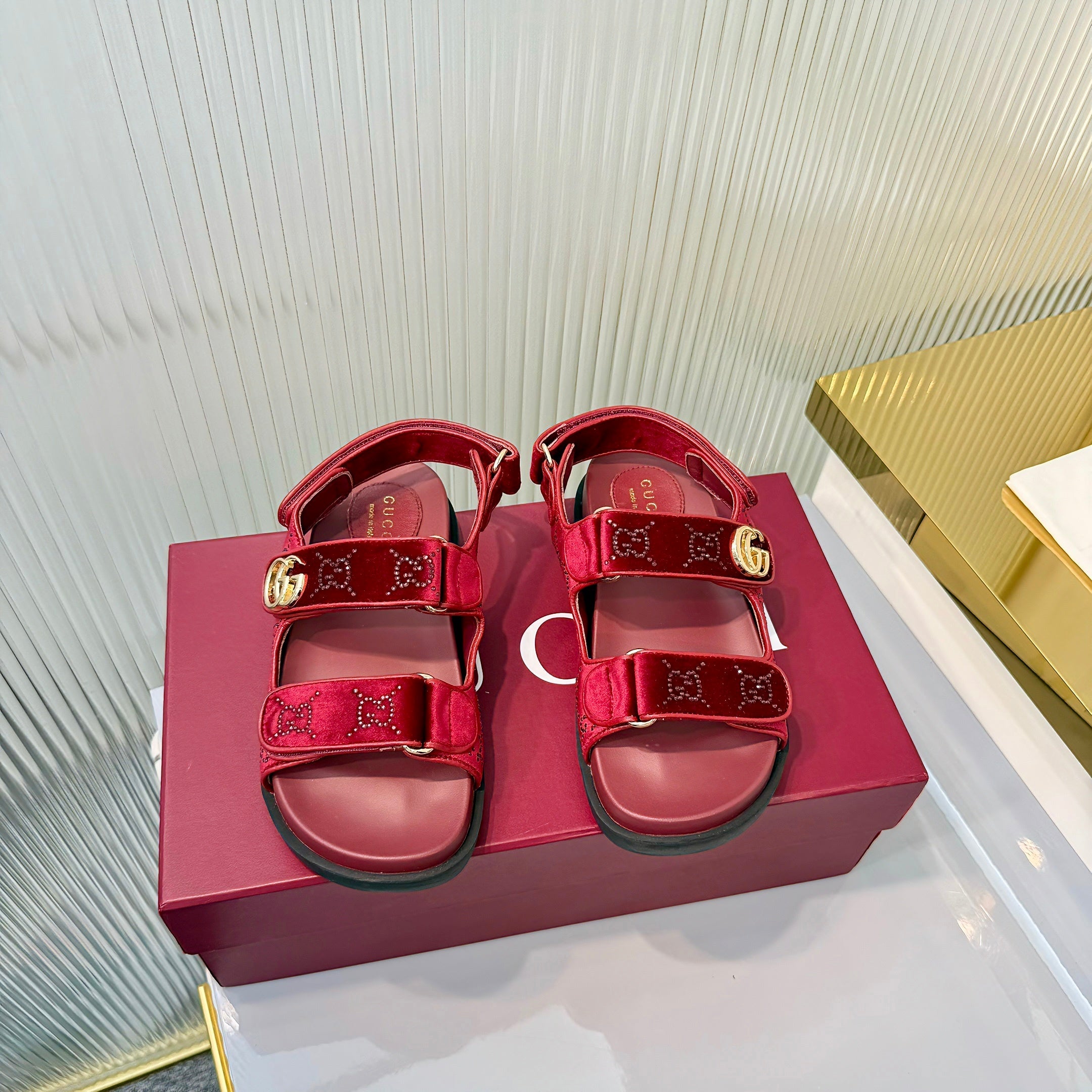 GG 26s Dad Sandals Red Leather Velvet 714863