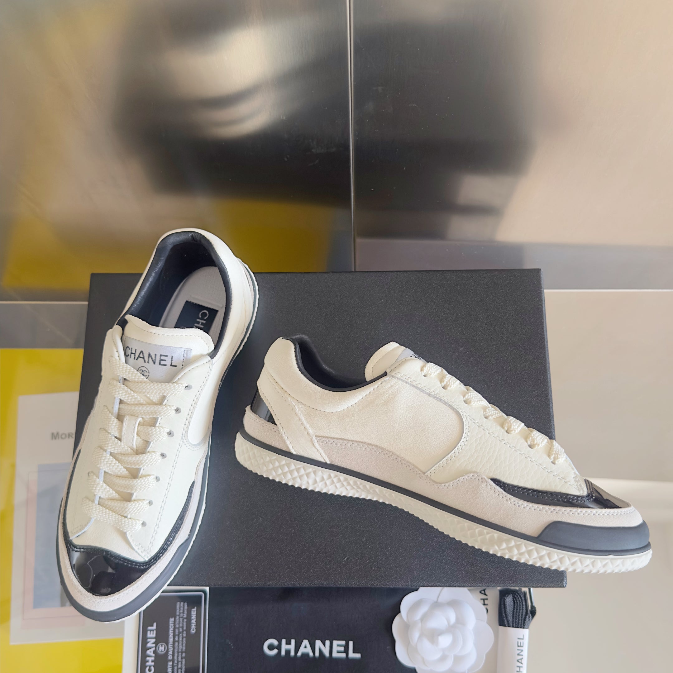 CC 25K British Baseball Shoes White Cowhide Patent Leather 459739
