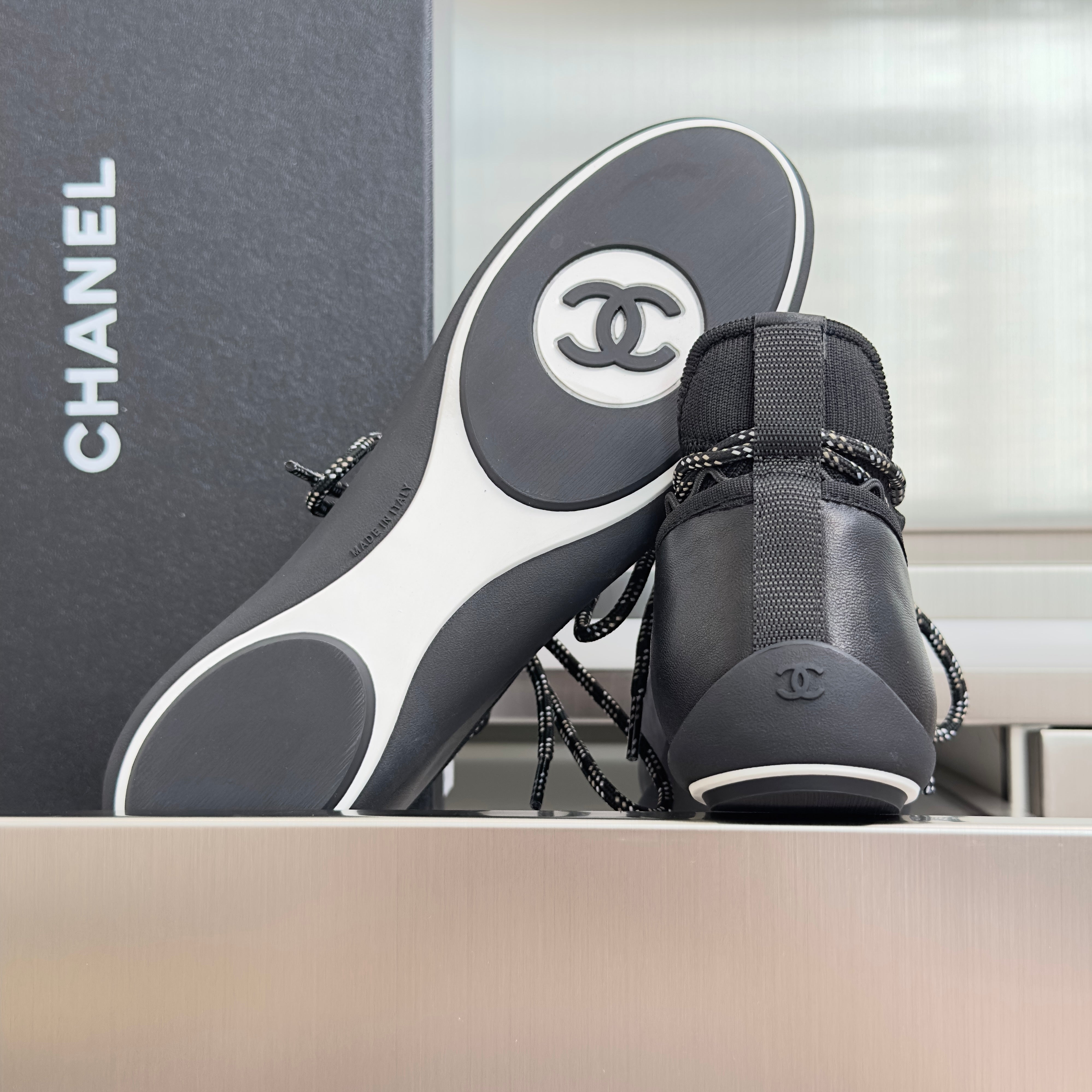 CC 26s Métiers d’art 2026 Sneakers Black Sheepskin Fibers 869408