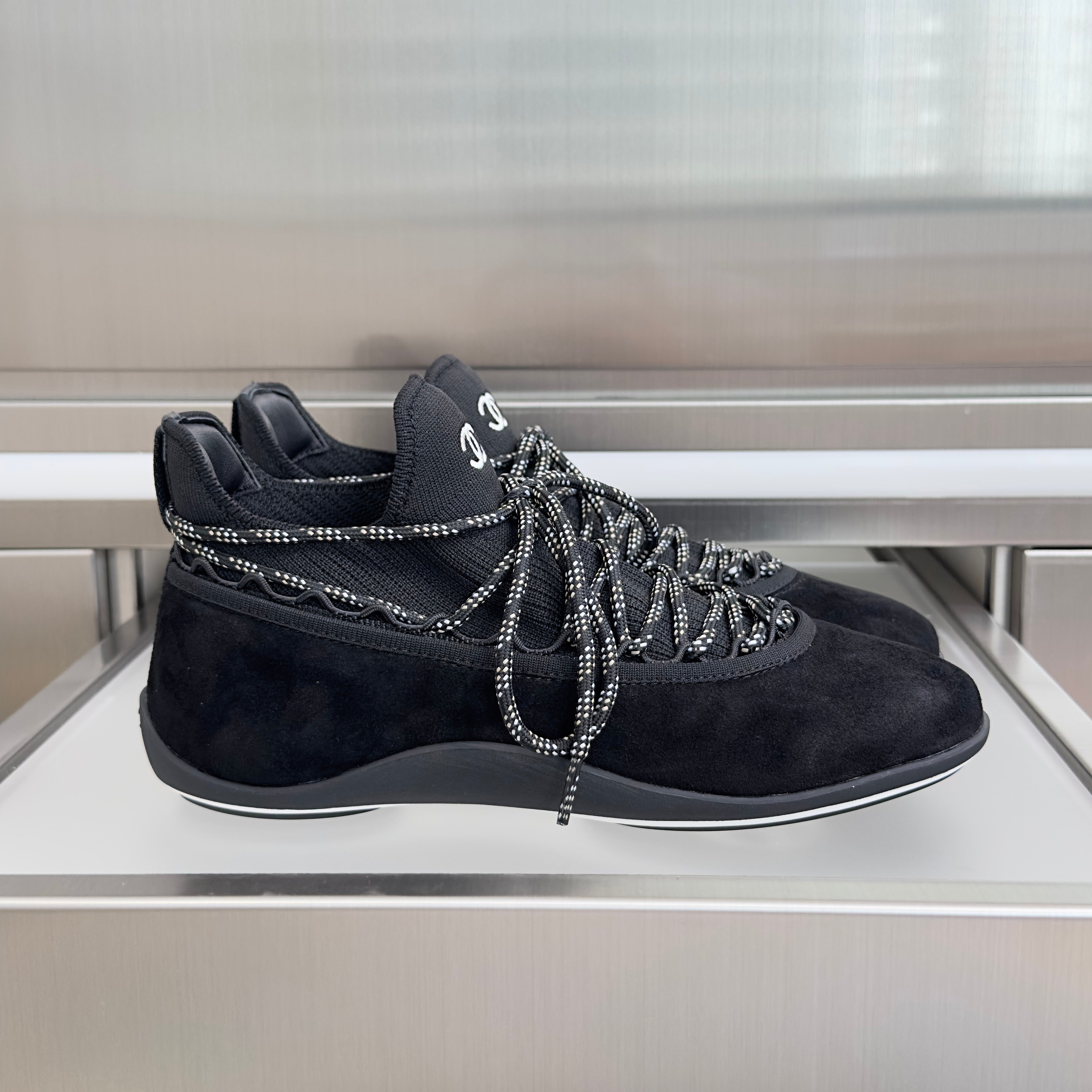 CC 26s Métiers d’art 2026 Sneakers Black Suede Fibers 869410