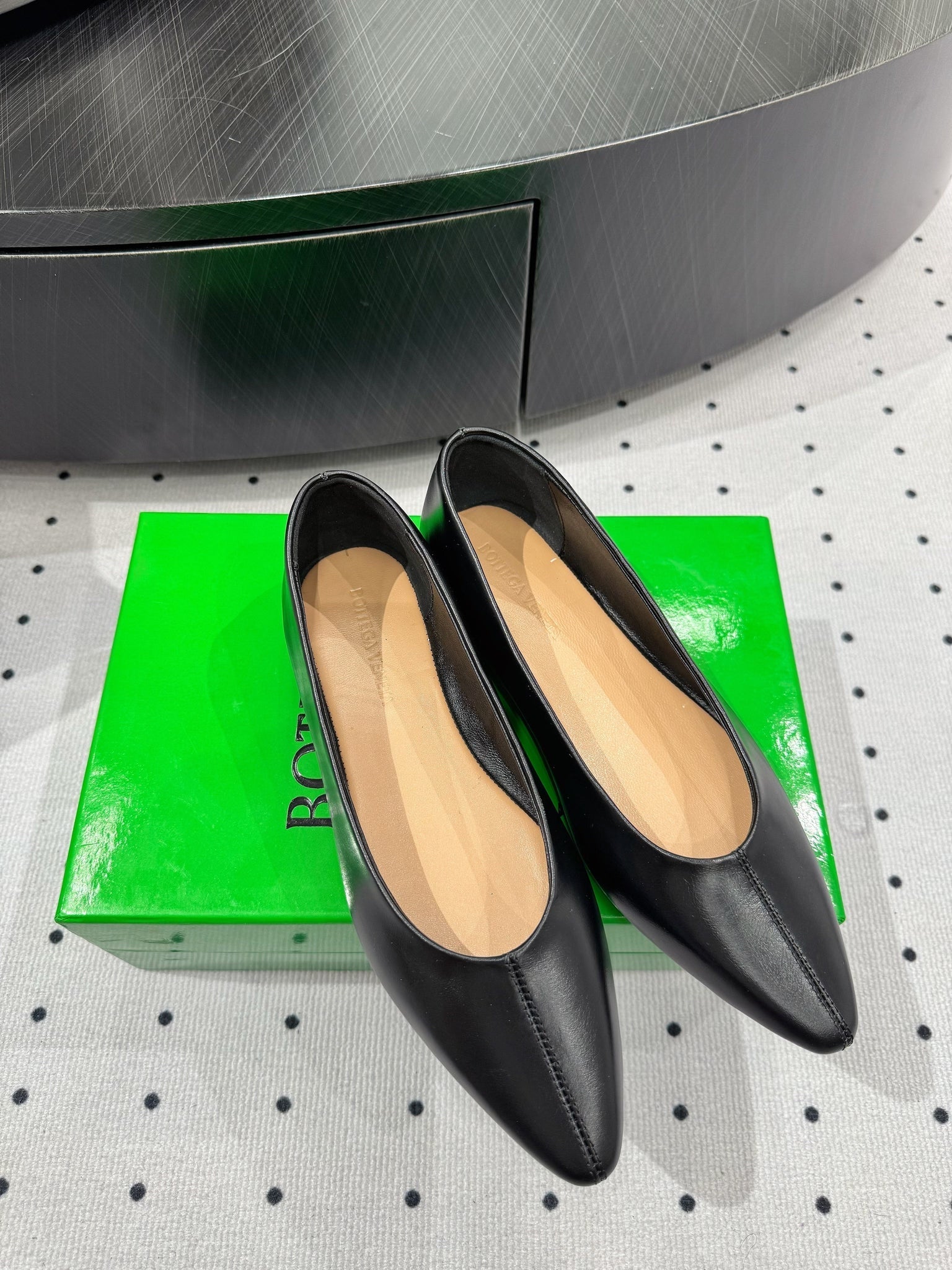 BV 26s Ballet Flats Black Calfskin