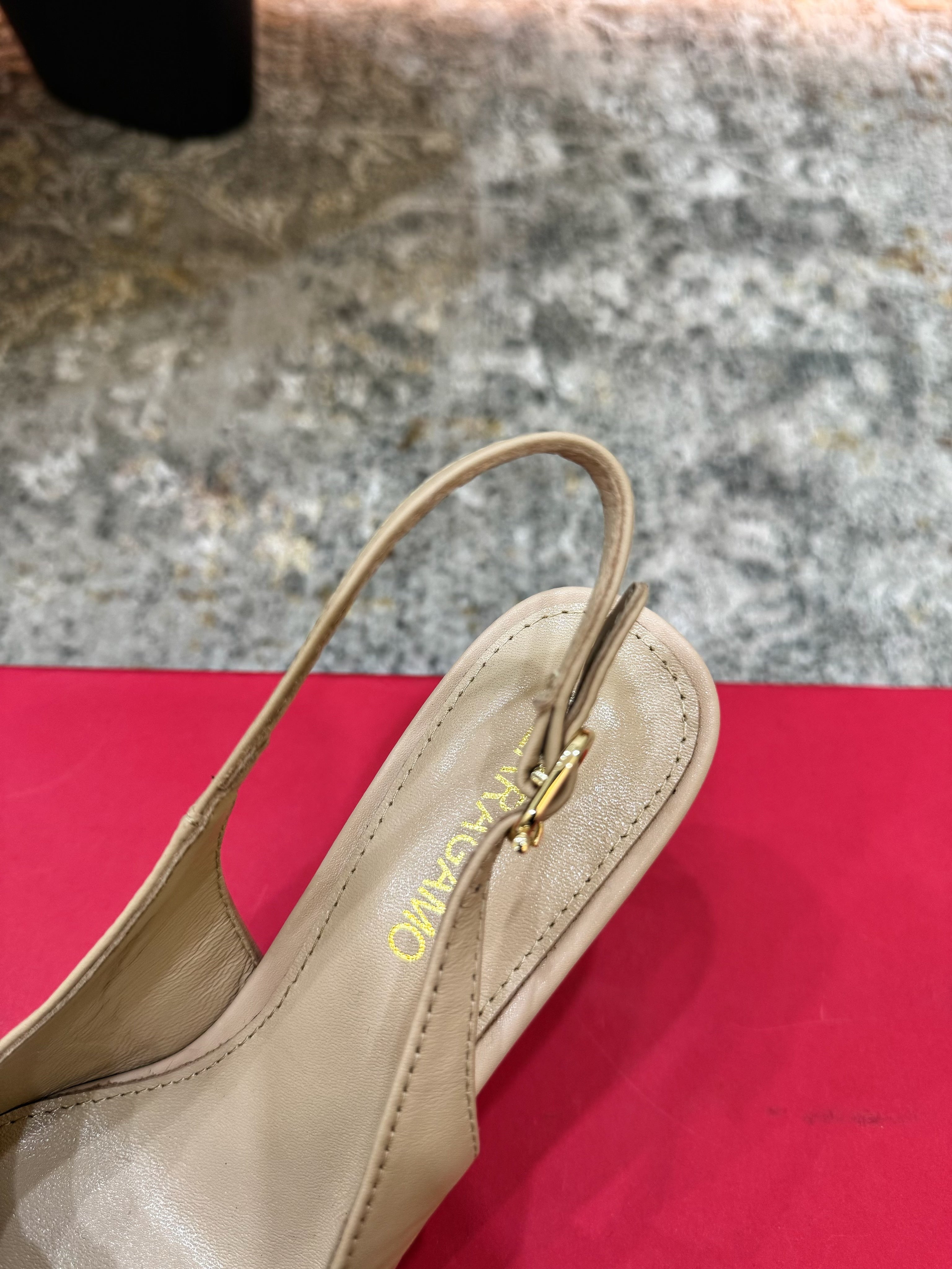 Ferragamo Maxi Gancini Slingback 7.5cm Beige Cowhide