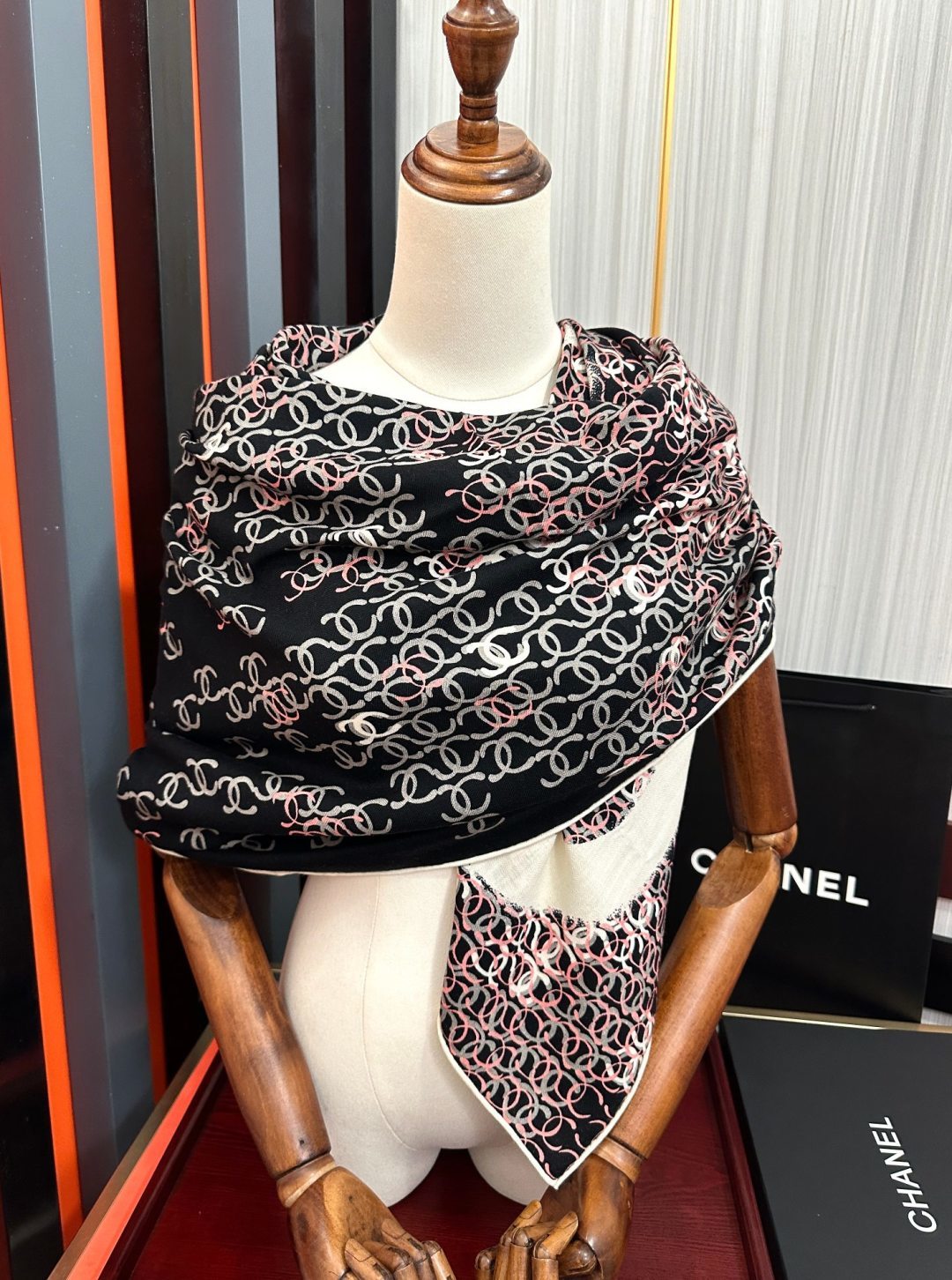 CC 26s Scarf 140 In Cashmere And Silk 452245