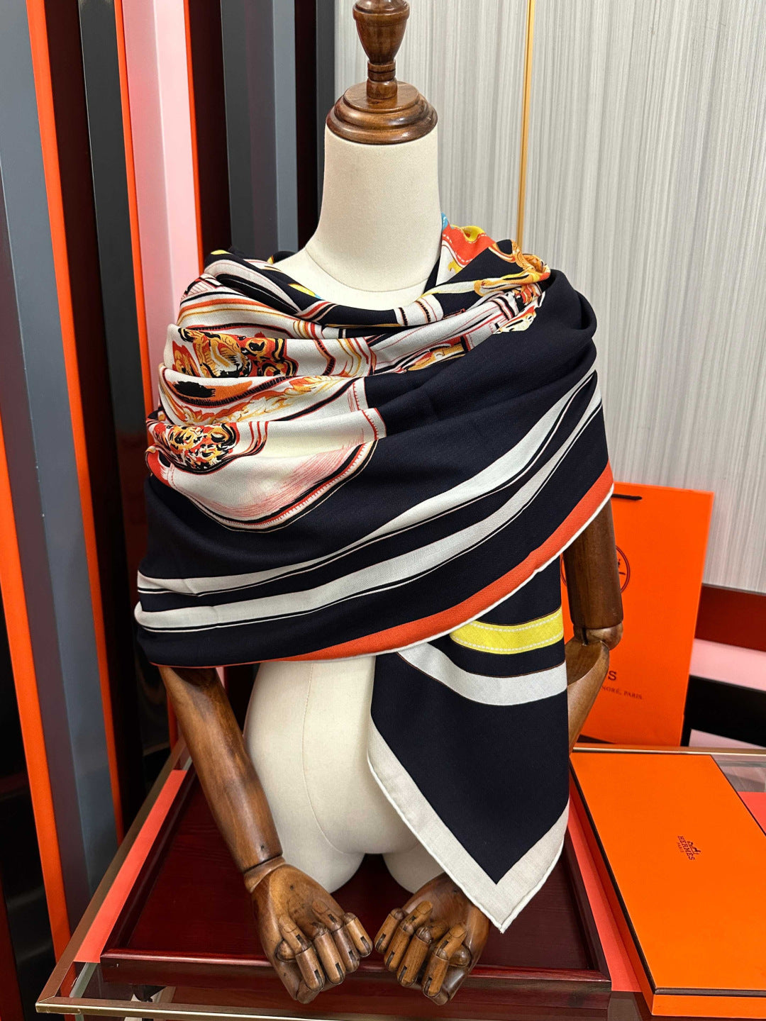 HM Scarf 140x140 Colorful Twill Silk Cashmere 569462