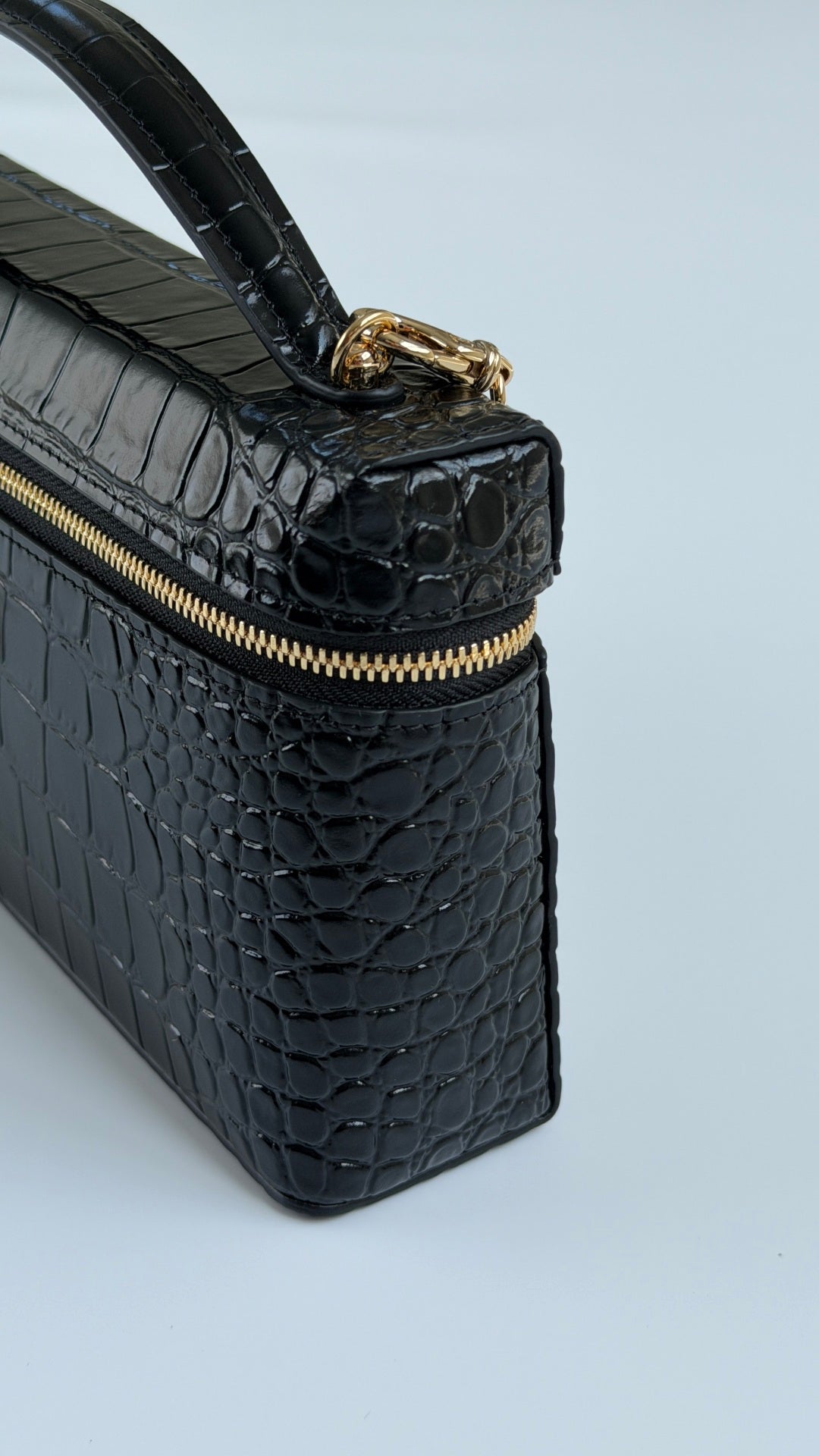 CC 26s Medium Long Vanity Black Crocodile Pattern