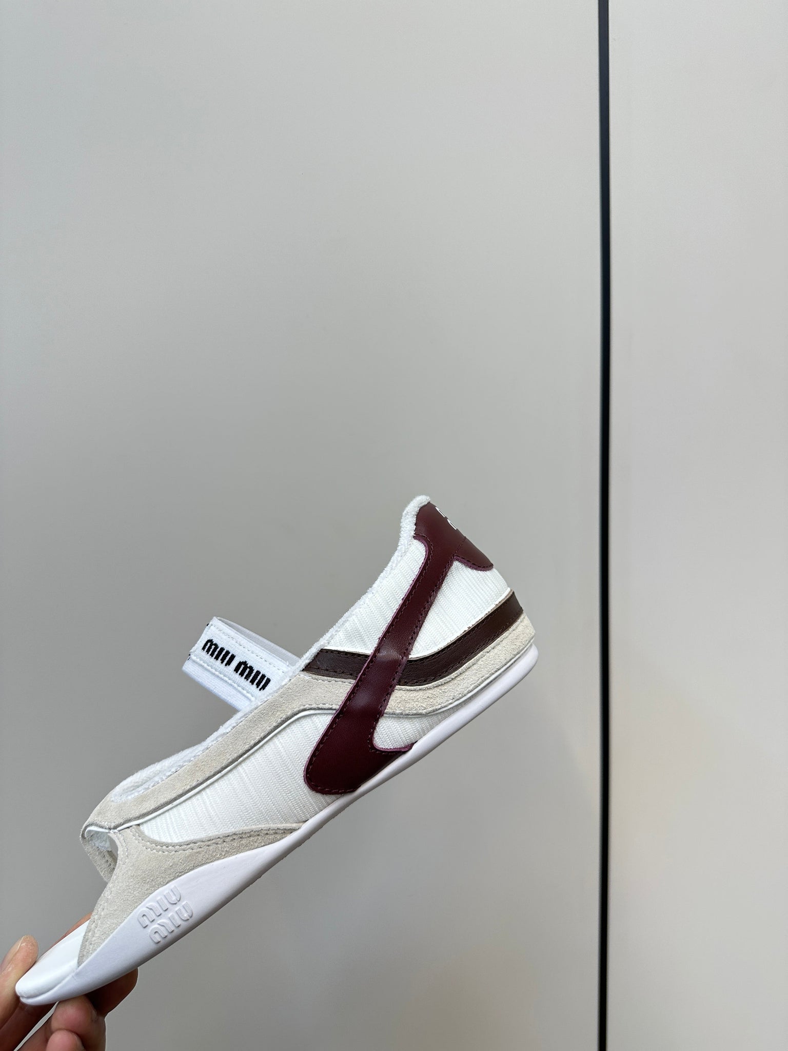 Miu Thong Sandals In White Brown Suede Tech Fabric
