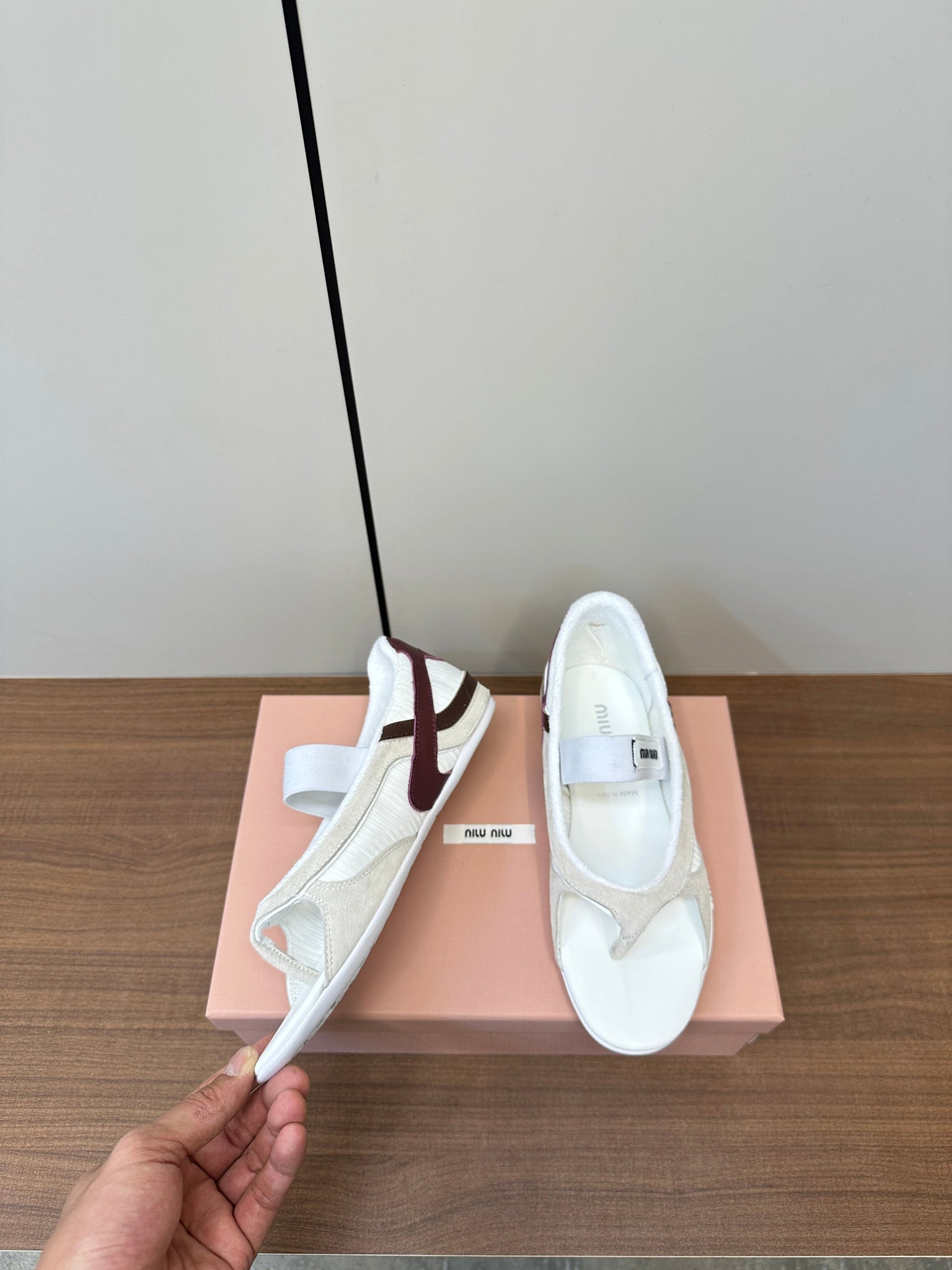 Miu Thong Sandals In White Brown Suede Tech Fabric