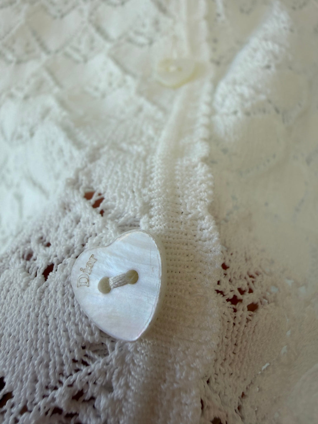 CD 26s Médaillon Embroidered Cardigan White Heart Motif Cotton 423135