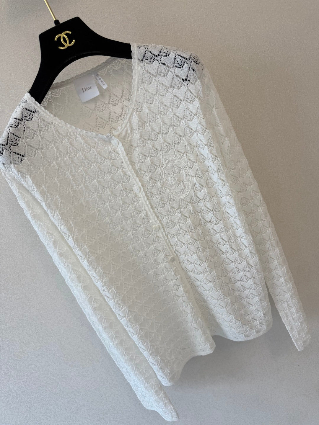 CD 26s Médaillon Embroidered Cardigan White Heart Motif Cotton 423135