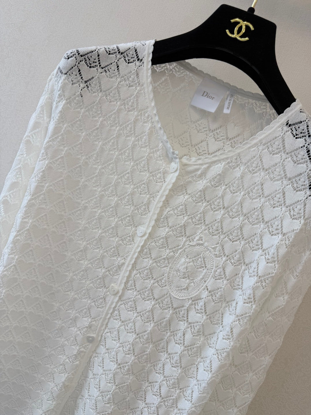 CD 26s Médaillon Embroidered Cardigan White Heart Motif Cotton 423135