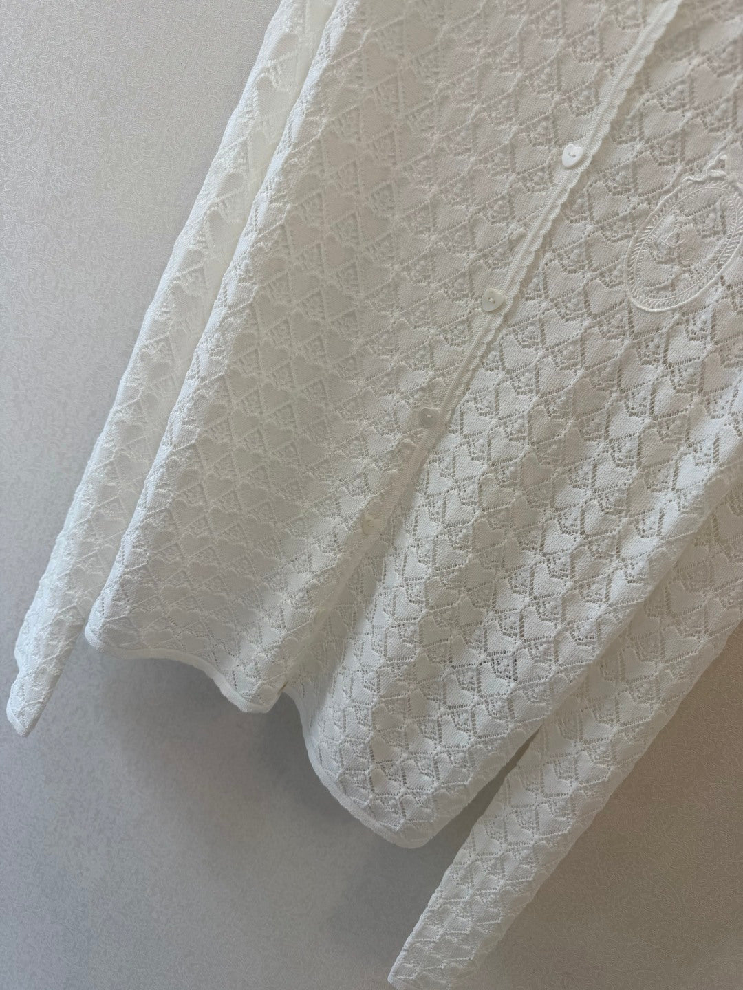 CD 26s Médaillon Embroidered Cardigan White Heart Motif Cotton 423135