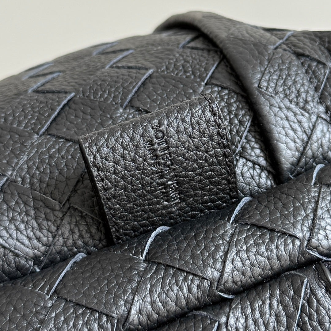 BV 25 Backpack Black Intrecciato Grained Leather