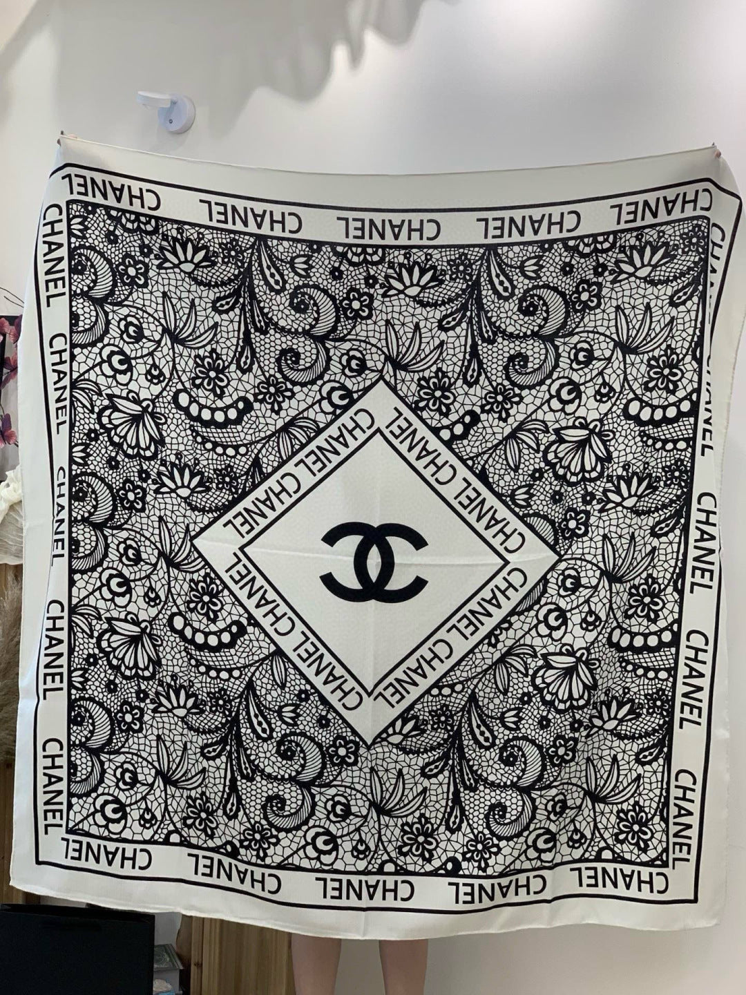 CC 25 Scarf 135cm White Black Cashmere Mulberry Silk 965404