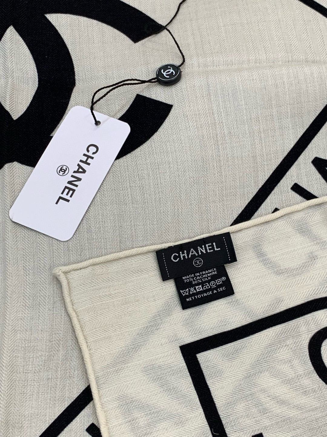 CC 25 Scarf 135cm White Black Cashmere Mulberry Silk 965404