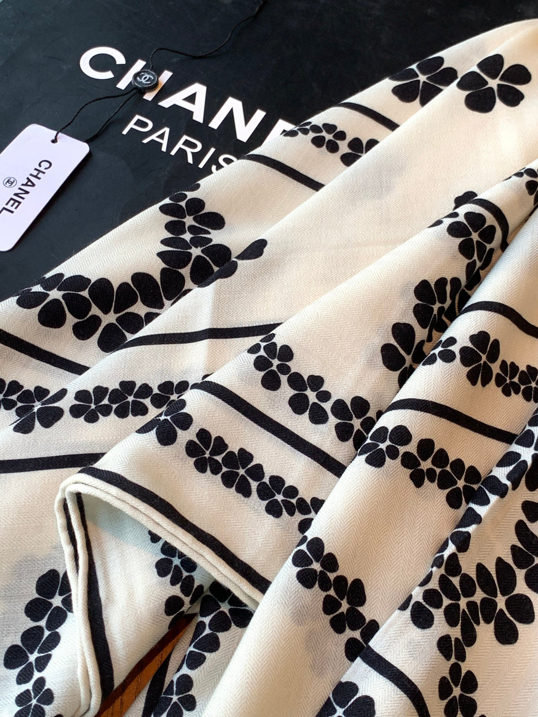 CC Double-Sided Scarf 135cm White Mulberry Silk Cashmere 153153