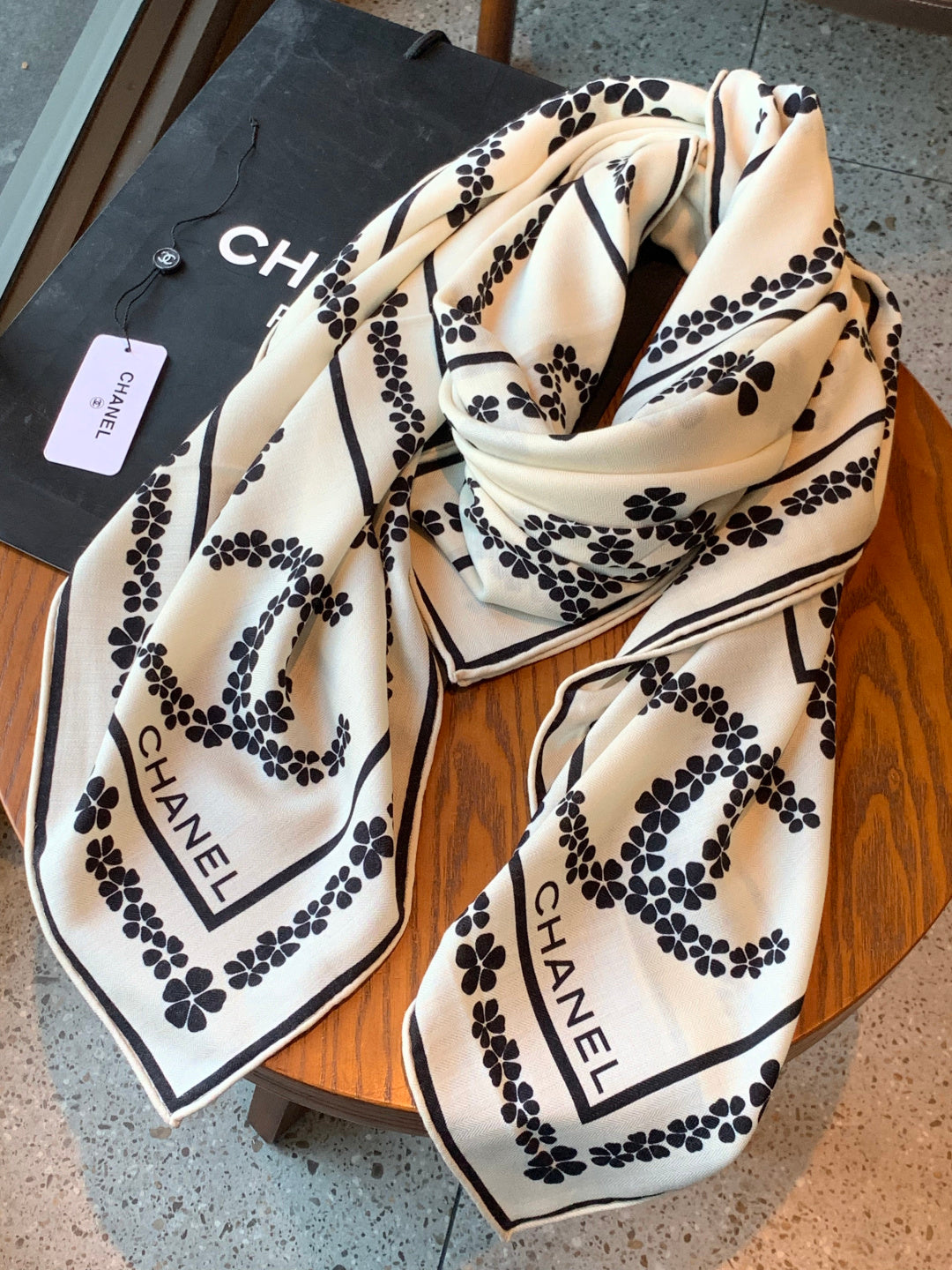 CC Double-Sided Scarf 135cm White Mulberry Silk Cashmere 153153