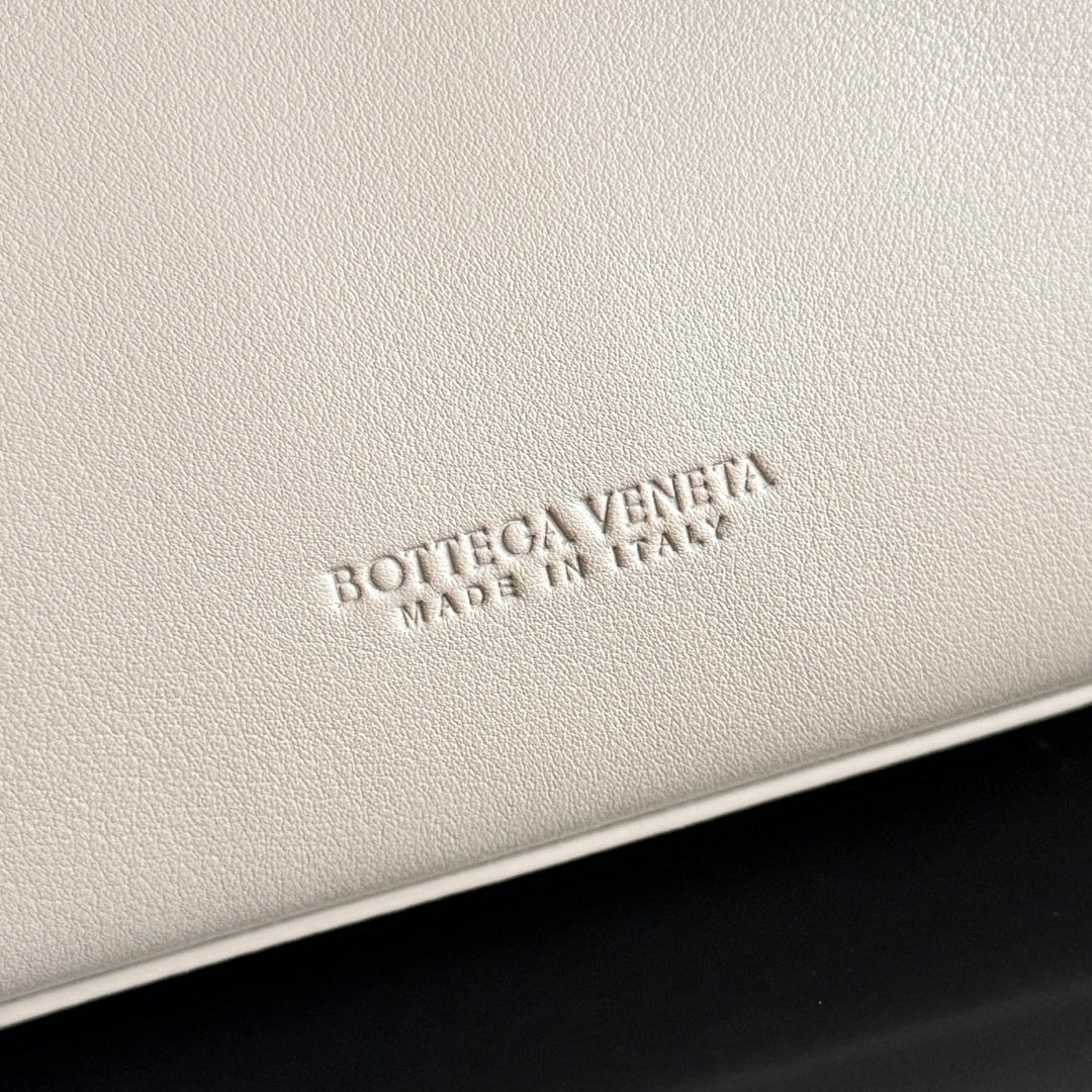BV Ciao Ciao Bag 26cm In Limestone Leather