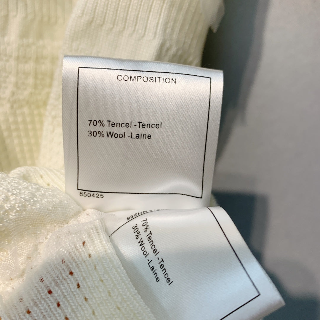 CC 26s V-Neck Short Sleeves Ivory Wool 362602
