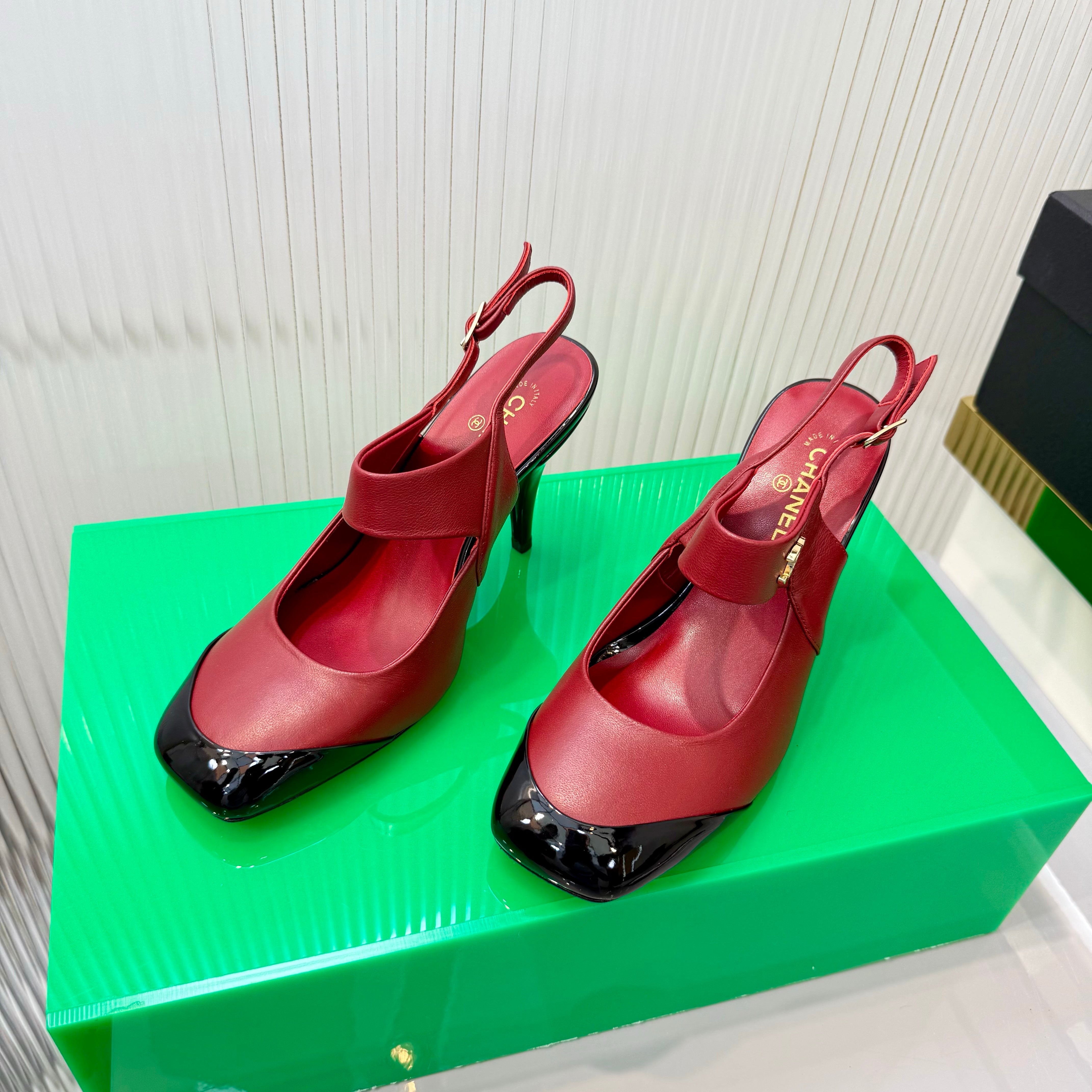 CC 26s Slingback 8.5cm Black Burgundy Lambskin Patent Leather 924360