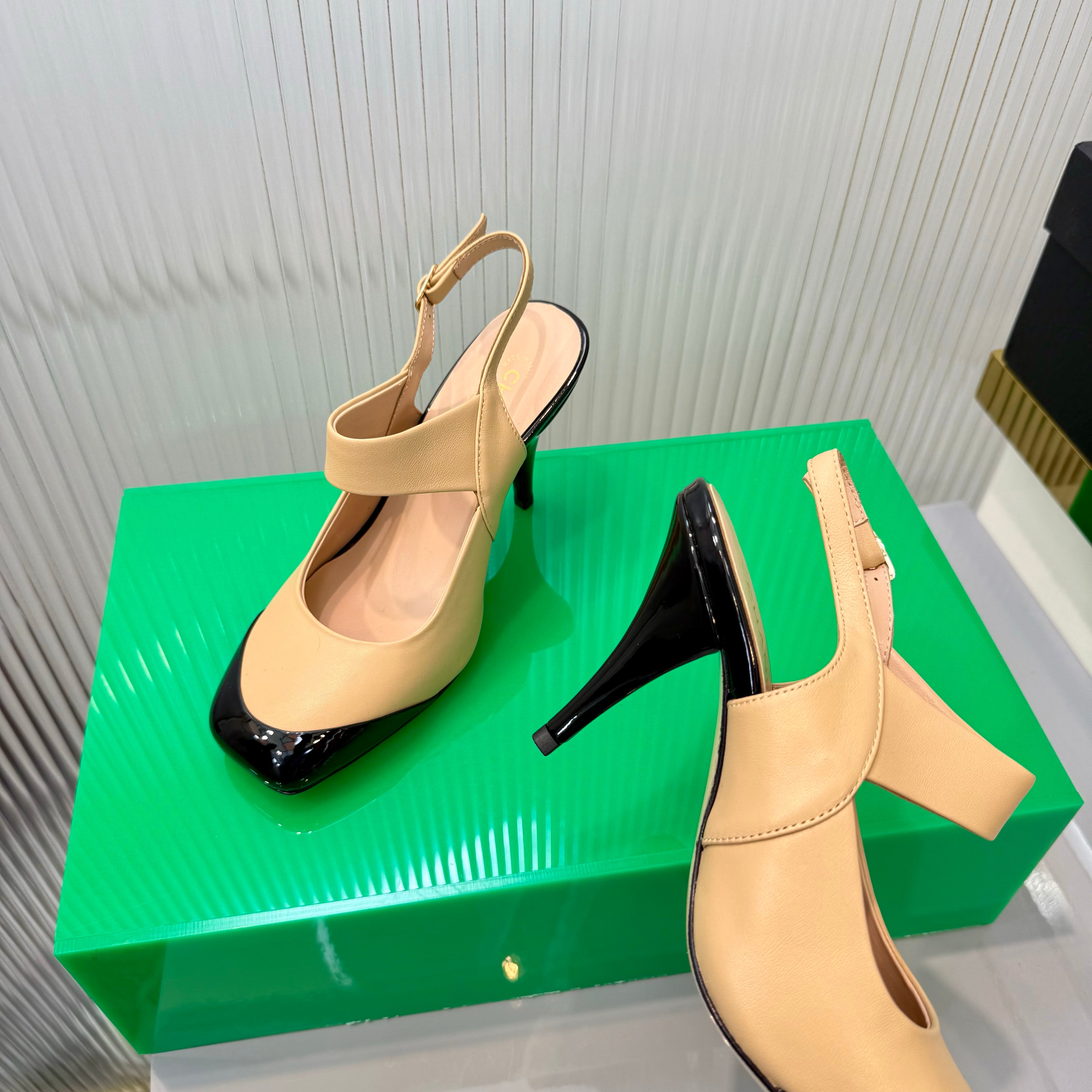 CC 26s Slingback 8.5cm Black Beige Lambskin Patent Leather 924364