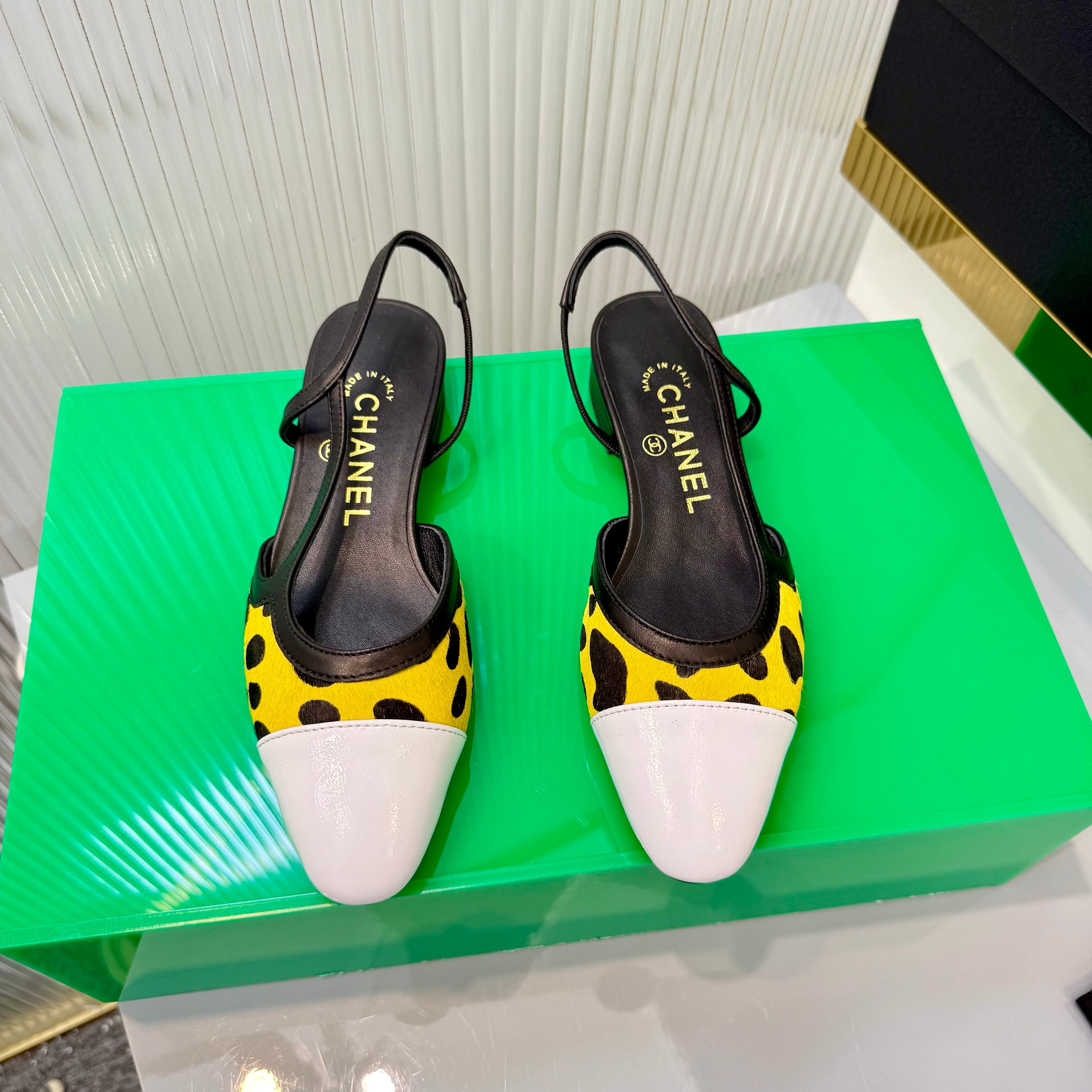 CC Slingback Flat White Yellow Leopard-Print Leather 923832