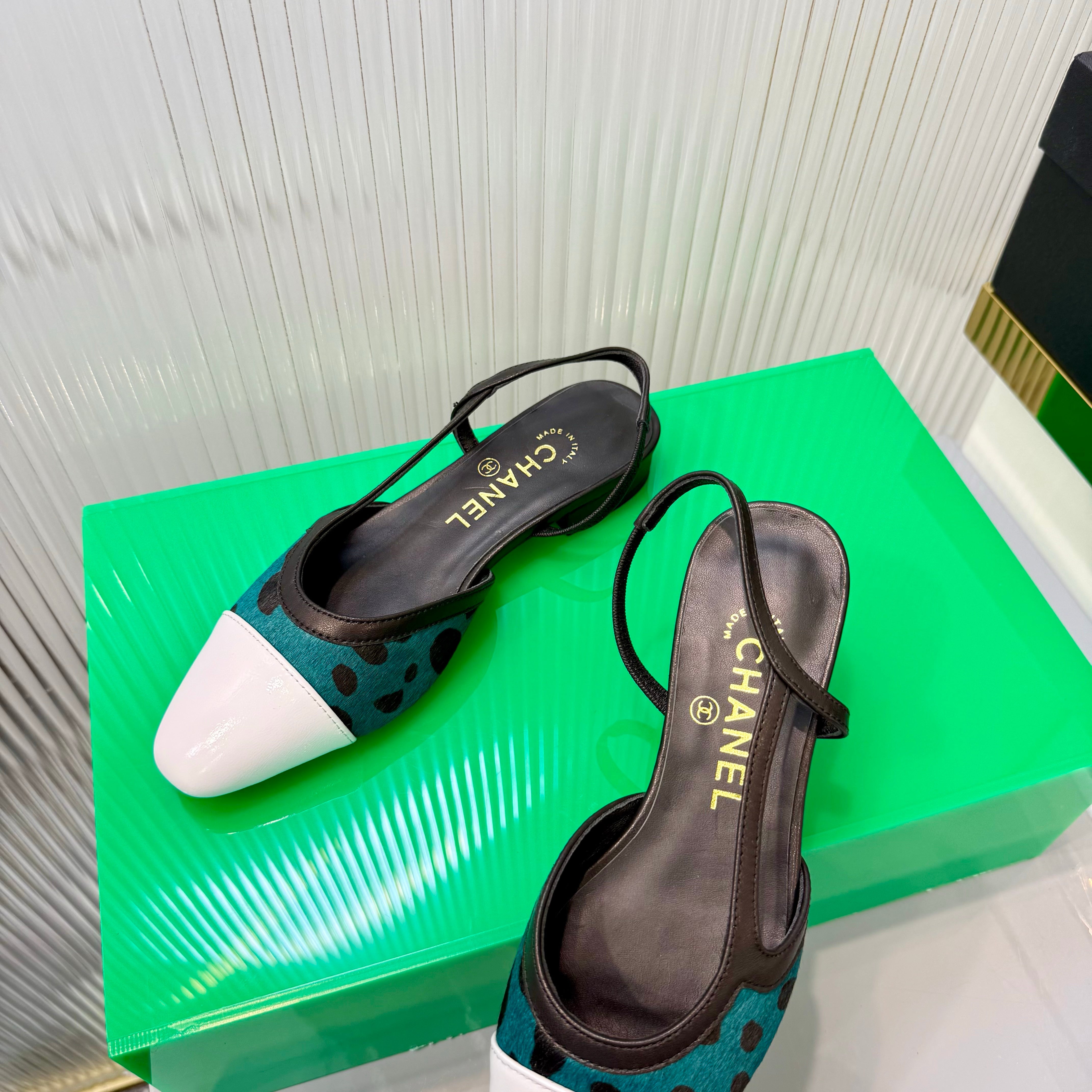 CC Slingback Flat White Teal Green Leopard-Print Leather 923833