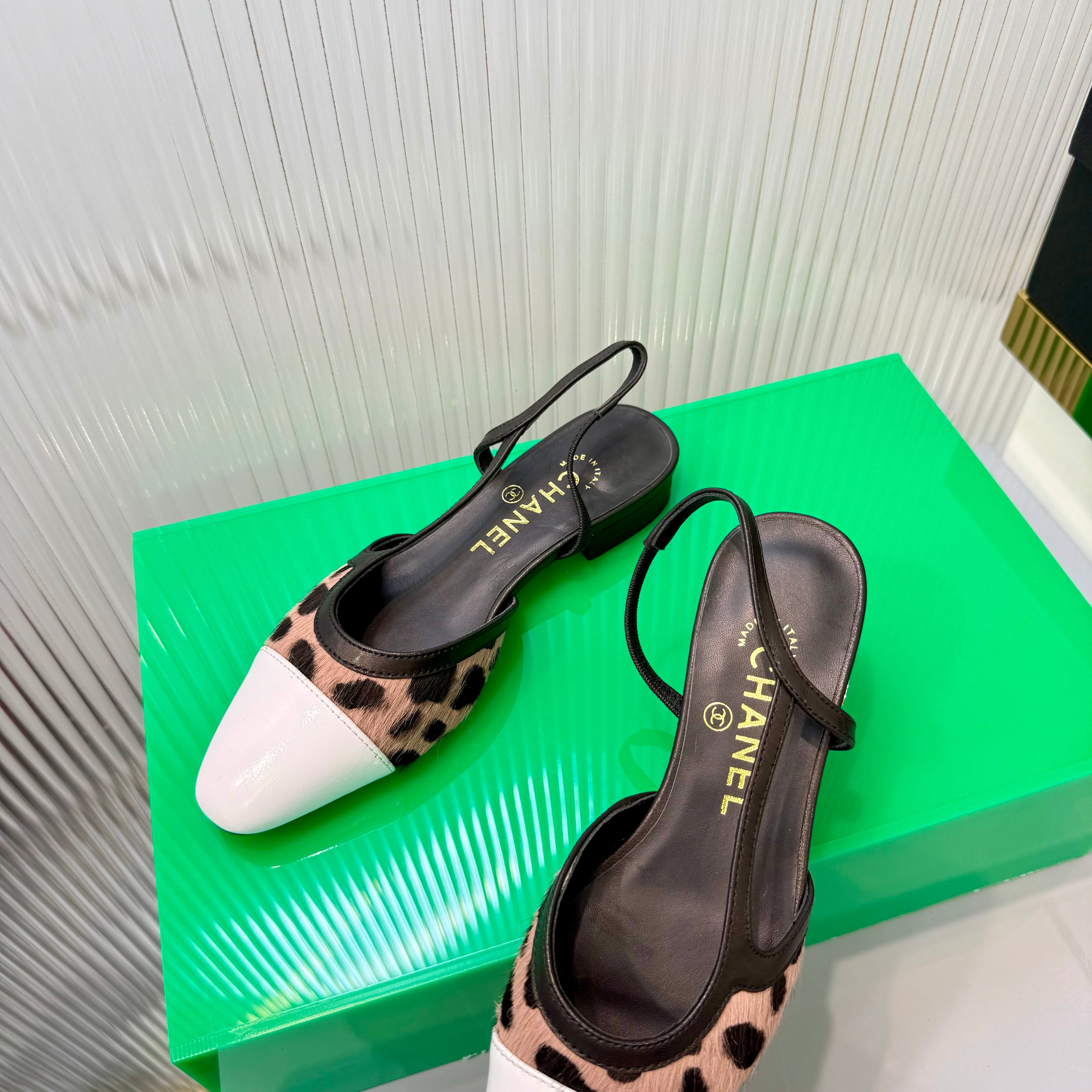 CC Slingback Flat White Muted Pink Leopard-Print Leather 923834