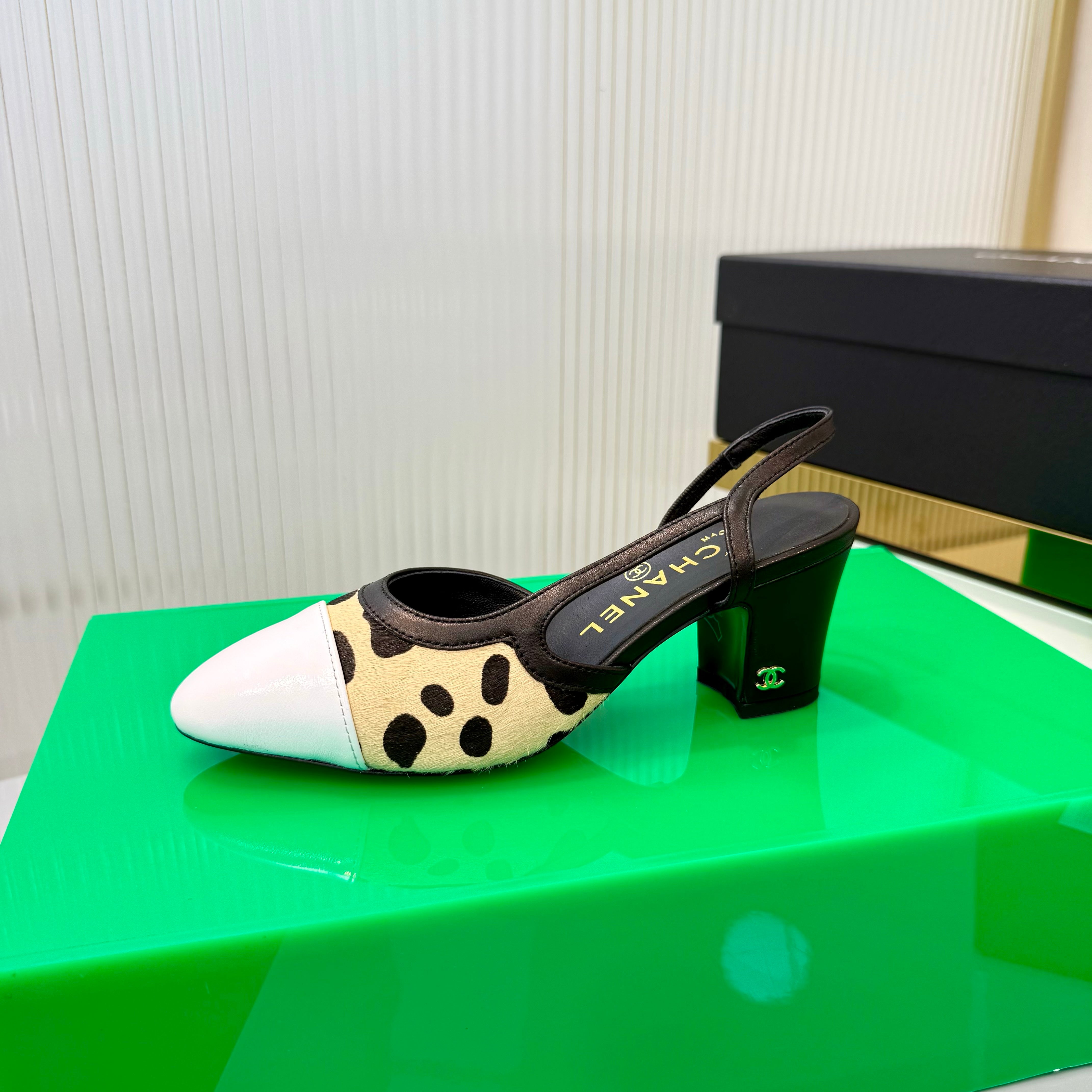 CC Slingback 6.5cm White Beige Leopard-Print Leather 923843