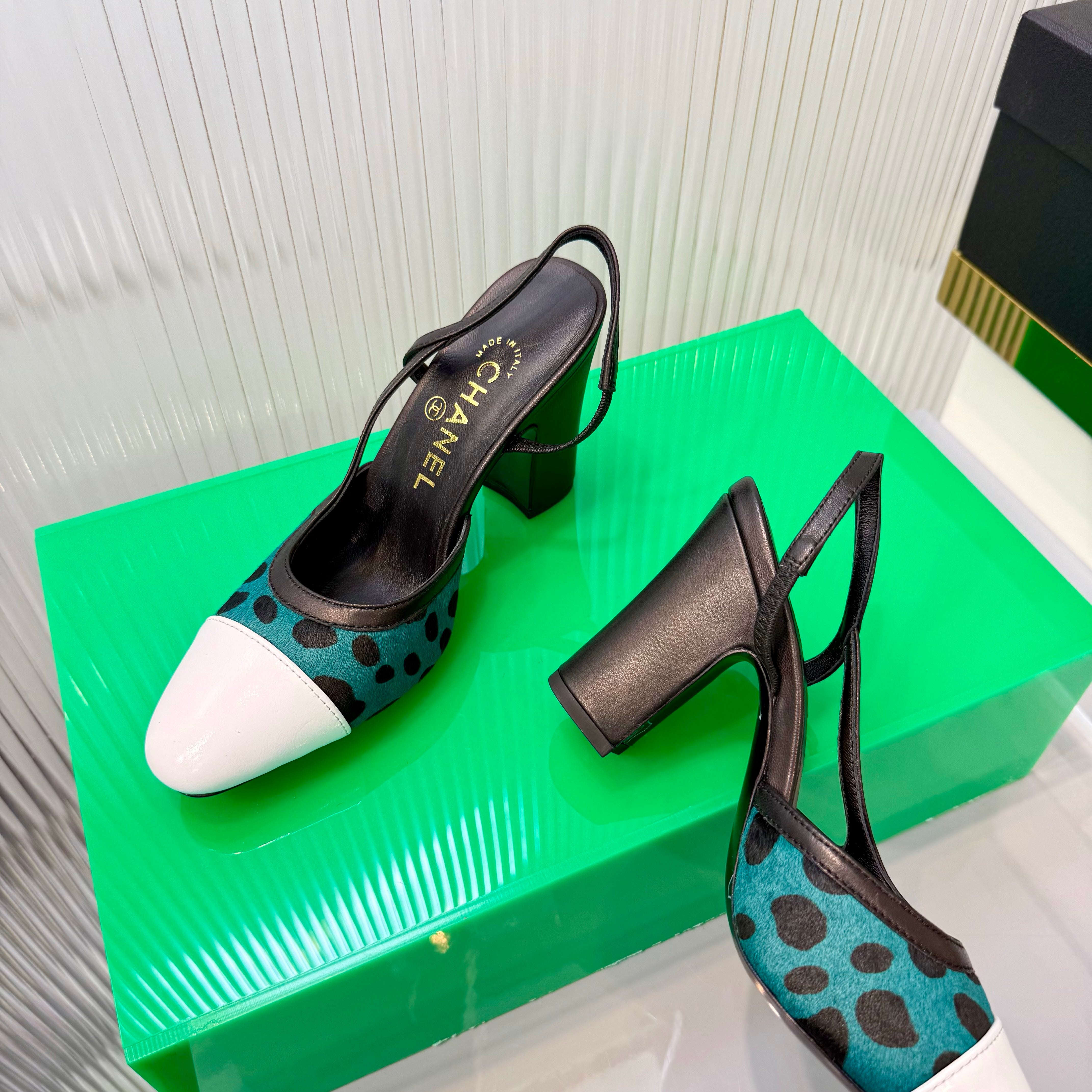 CC Slingback 9cm White Teal Green Leopard-Print Leather 923848