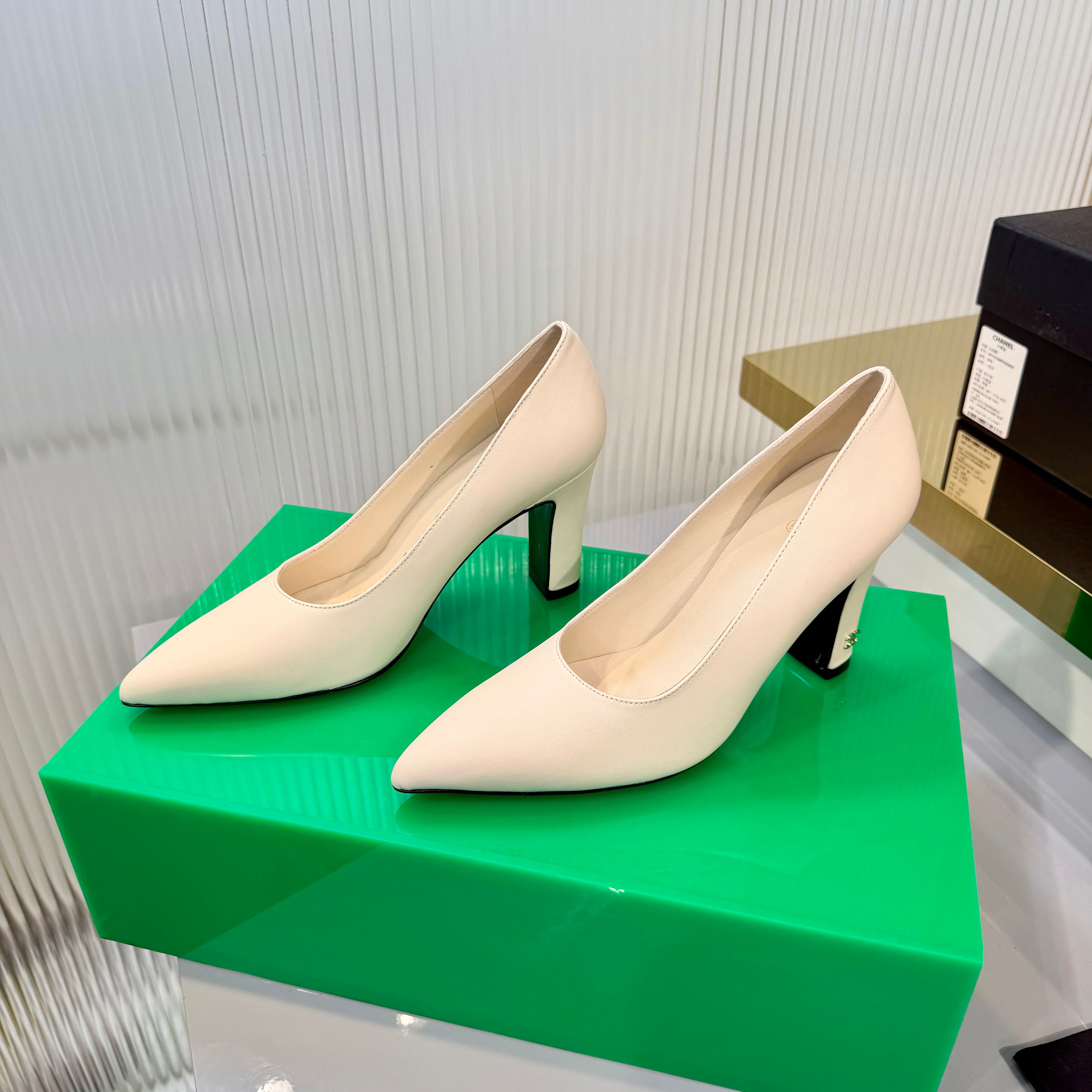 CC 26s Pumps 8.5cm Cream Lambskin 924308