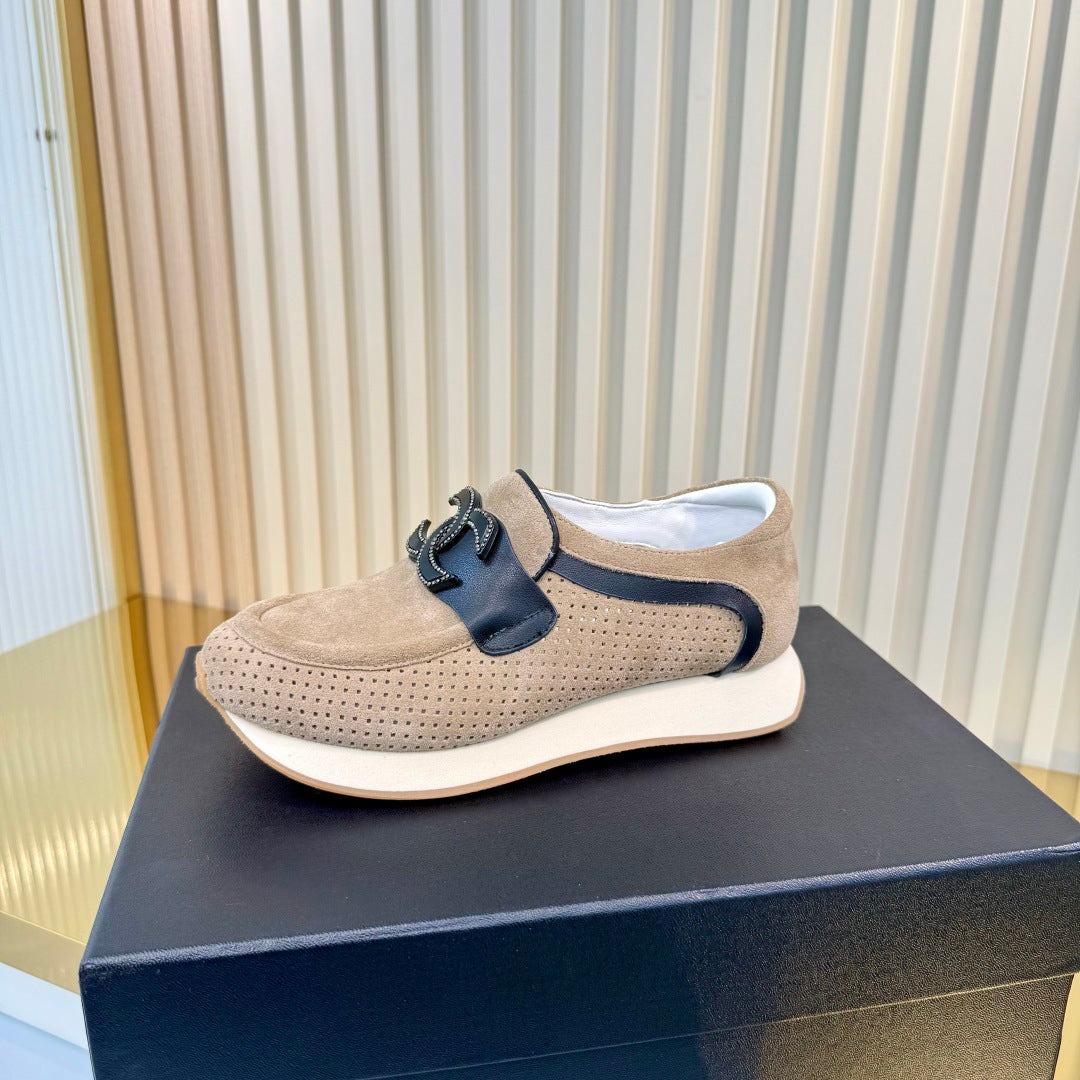 CC 26s Casual Sneakers Beige Suede 927080