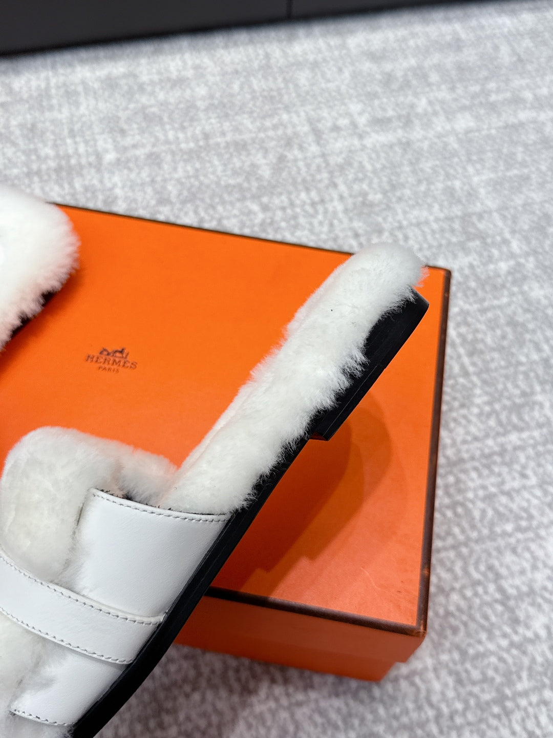 HM 25s Slipper with Buckle White Fur 462202