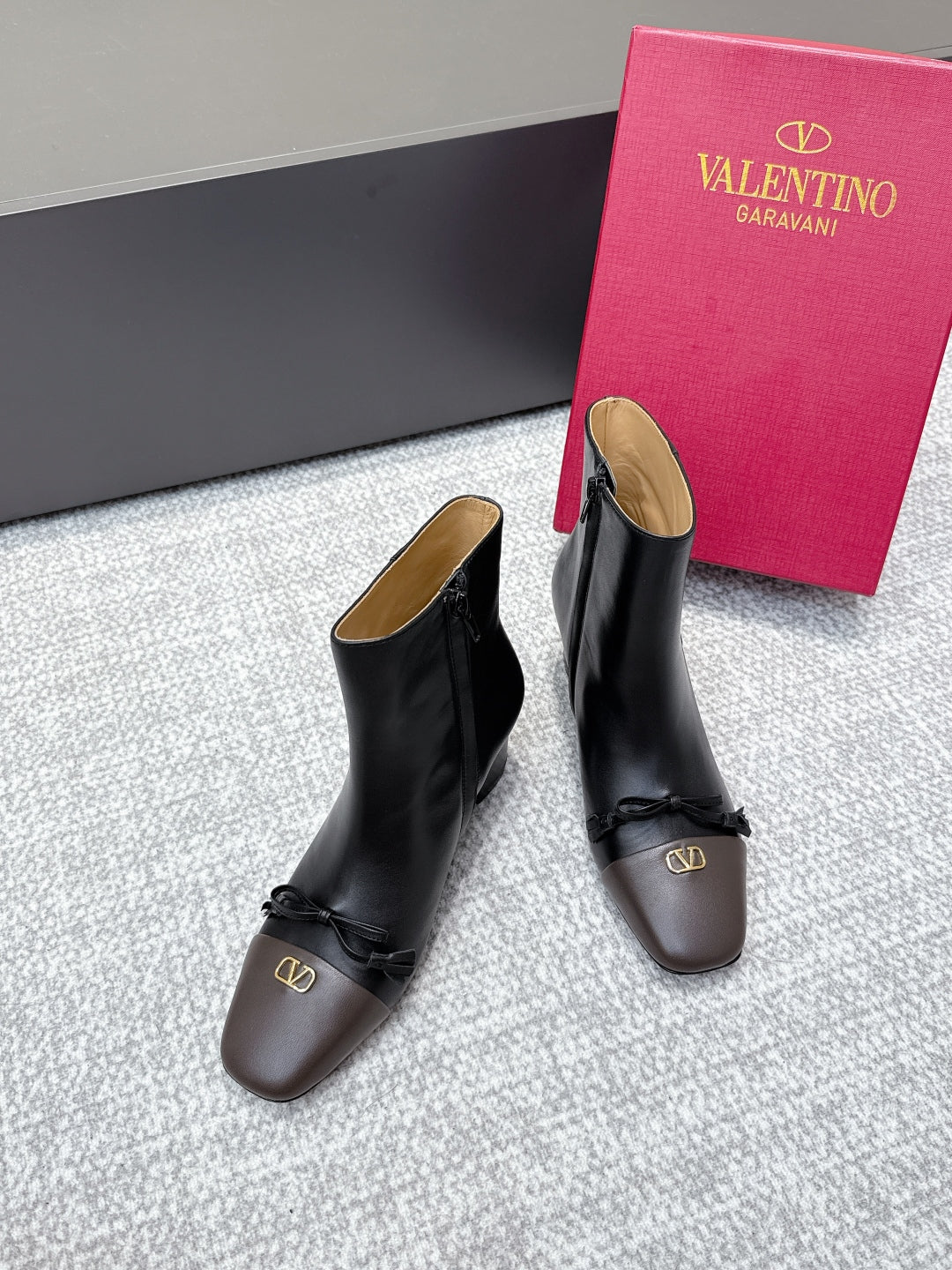 VT Garavani 60mm Valet Du Roi Ankle Boots Black Sheepskin 462551