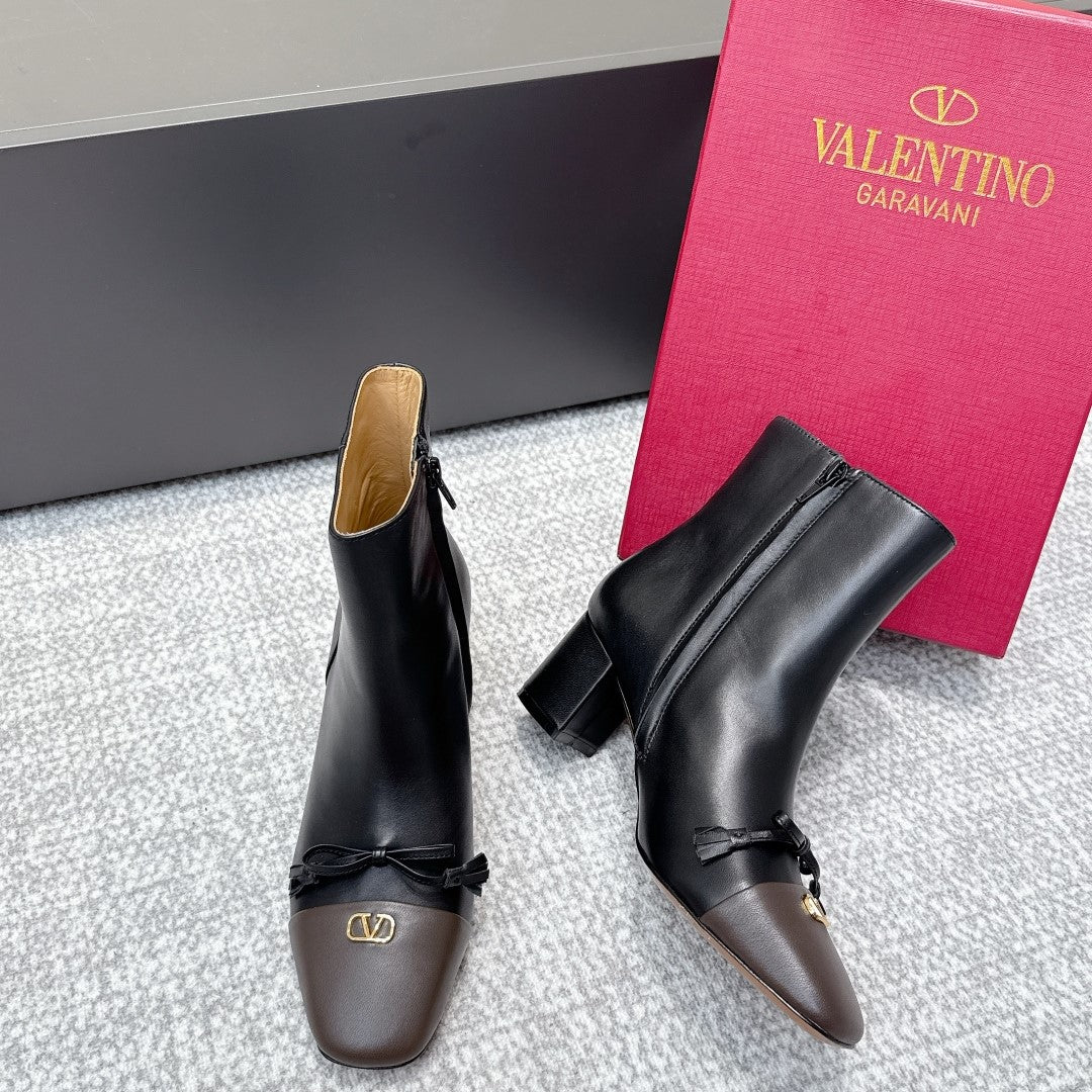 VT Garavani 60mm Valet Du Roi Ankle Boots Black Sheepskin 462551