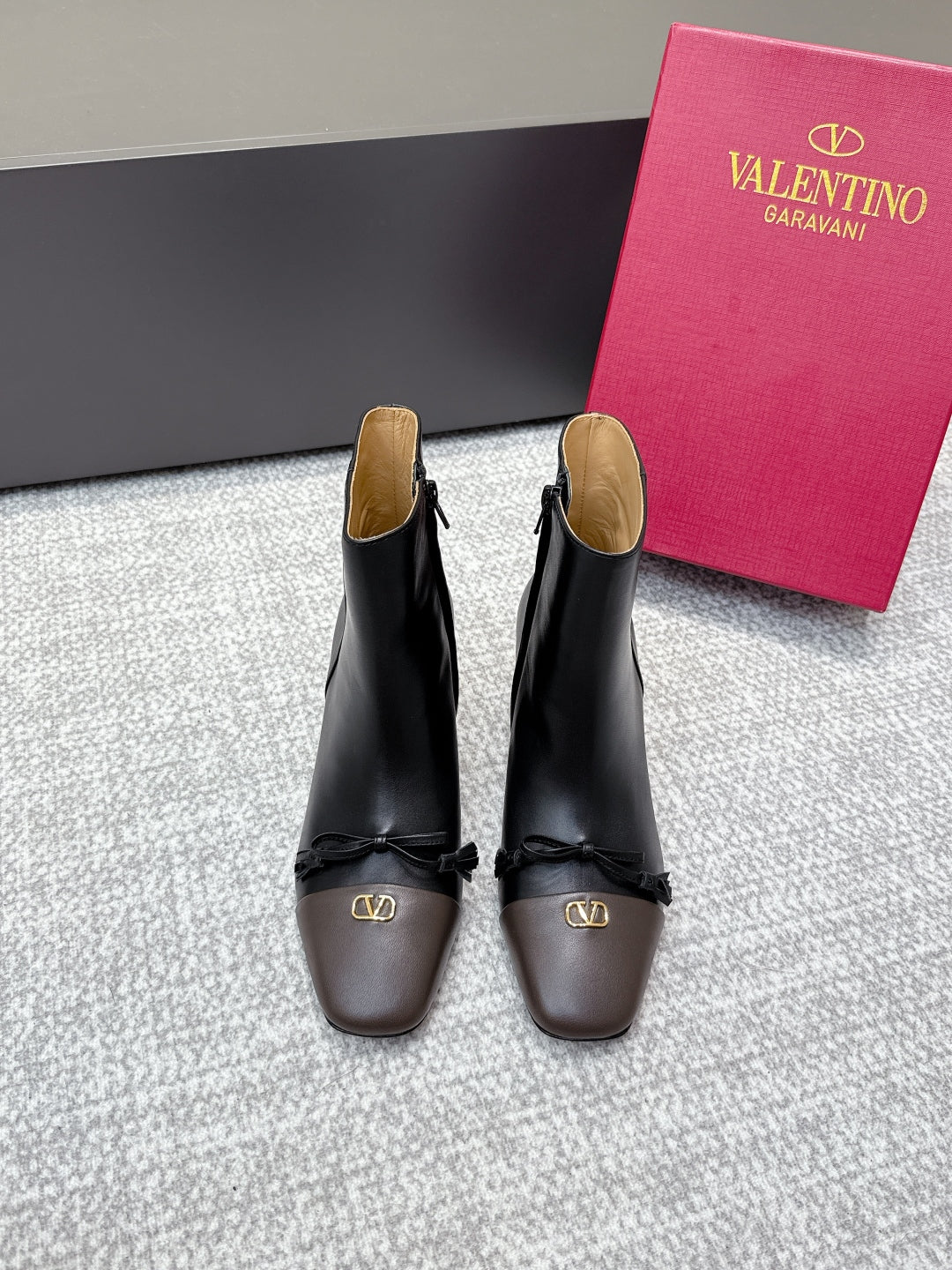 VT Garavani 60mm Valet Du Roi Ankle Boots Black Sheepskin 462551