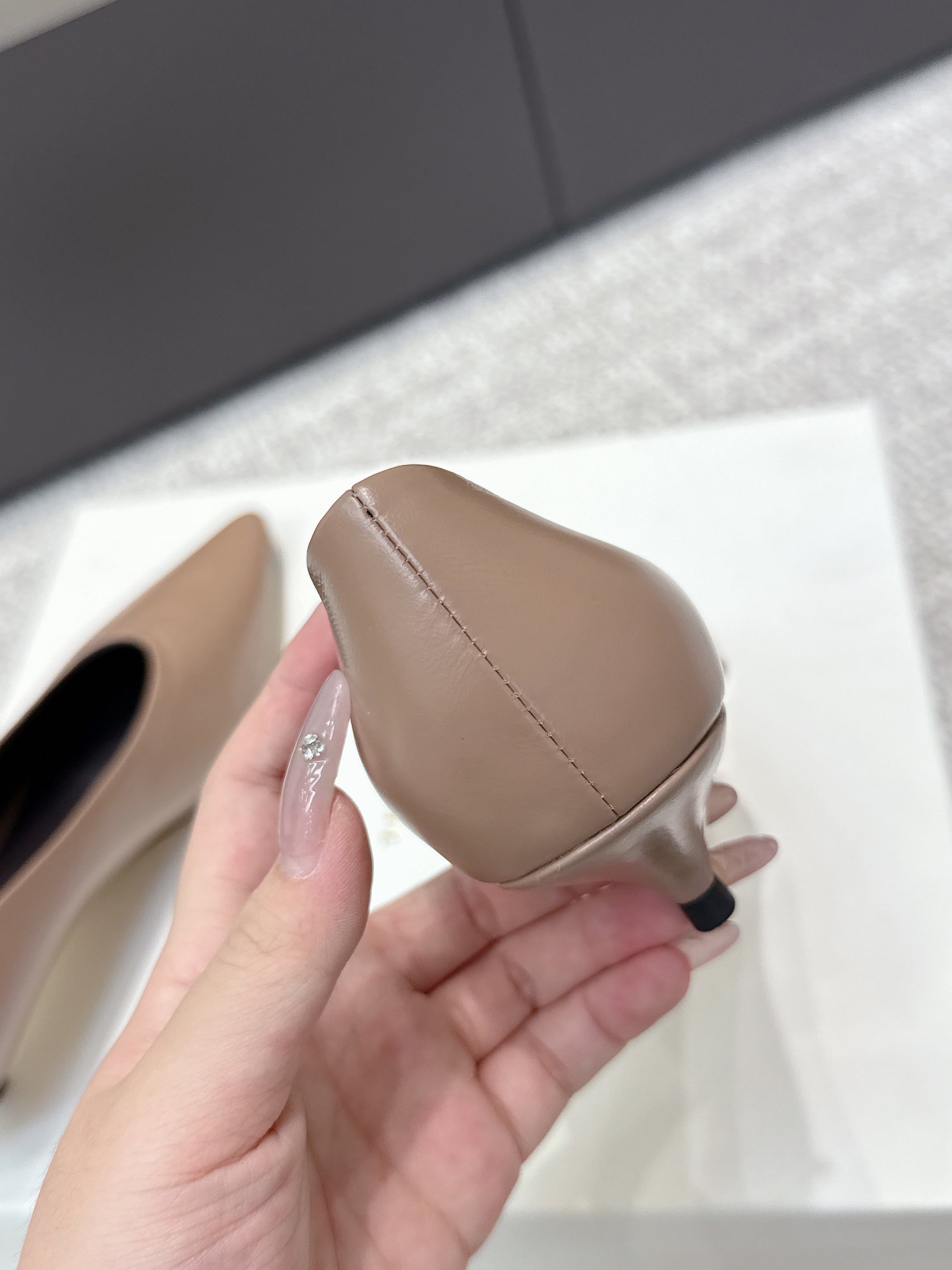 The Row 25ss TR Kitten heel Pointed Toe Shoes 35mm Taupe Blush Sheepskin 451305