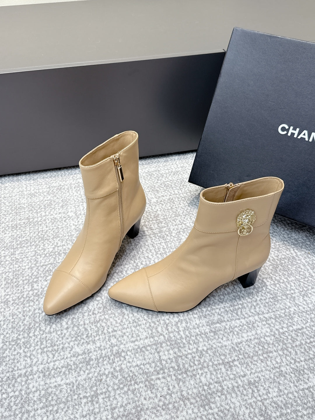 CC 2025s Lion Pointed Toe Ankle Boots 50mm Beige Sheepskin 461622