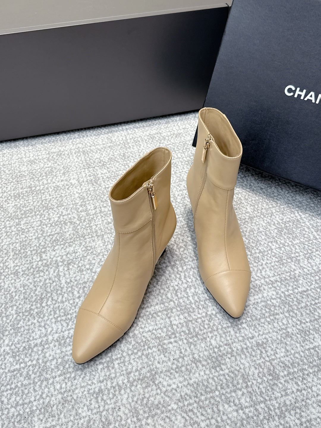 CC 2025s Lion Pointed Toe Ankle Boots 50mm Beige Sheepskin 461622