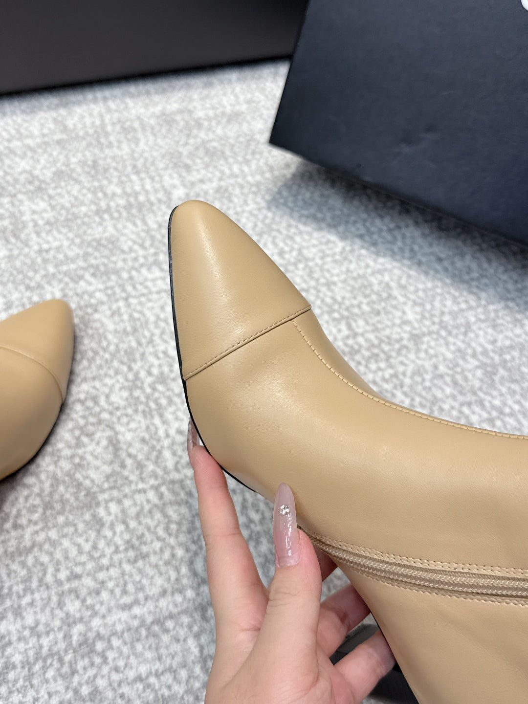 CC 2025s Lion Pointed Toe Ankle Boots 50mm Beige Sheepskin 461622