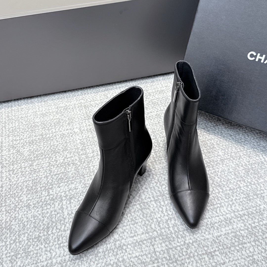 CC 2025s Lion Pointed Toe Ankle Boots 50mm Black Sheepskin 461623