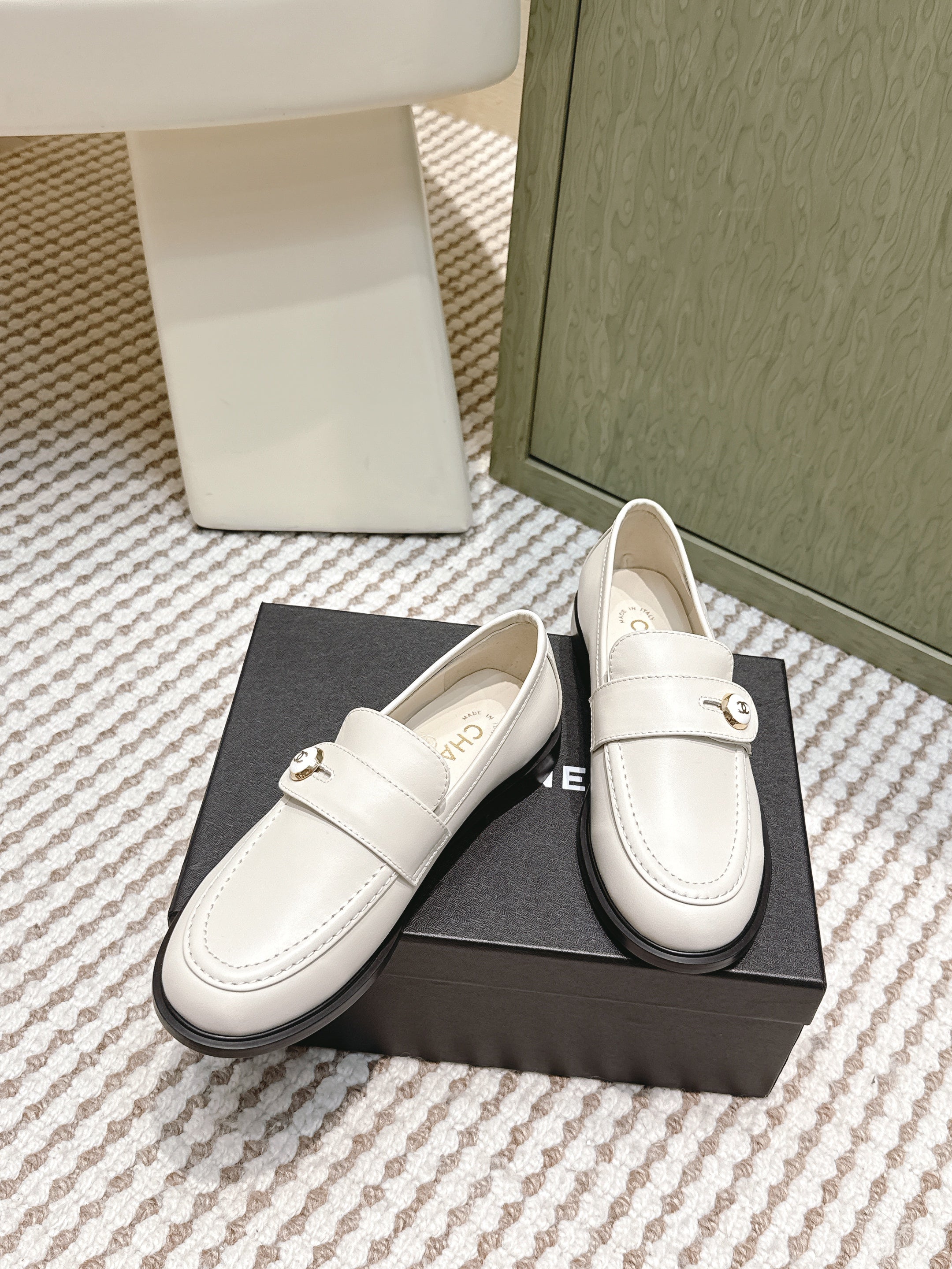 CC 26SS Loafers 3cm White Cowhide 653492