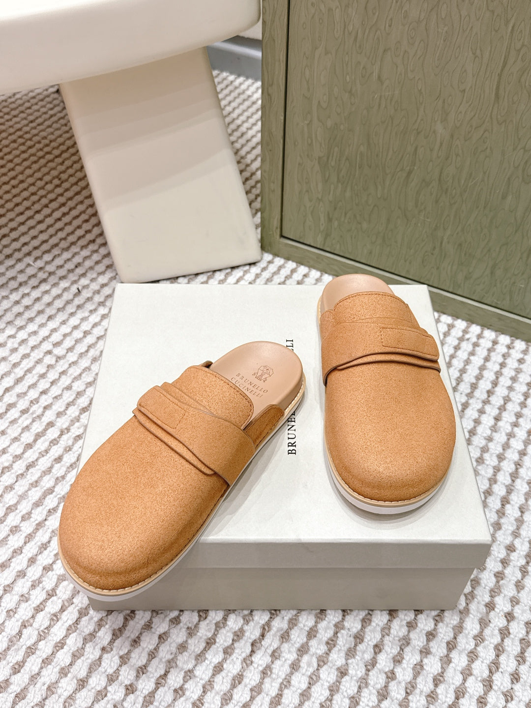 Brunello 26s Closed-Toe Men's Slippers Light Brown Suede 612234