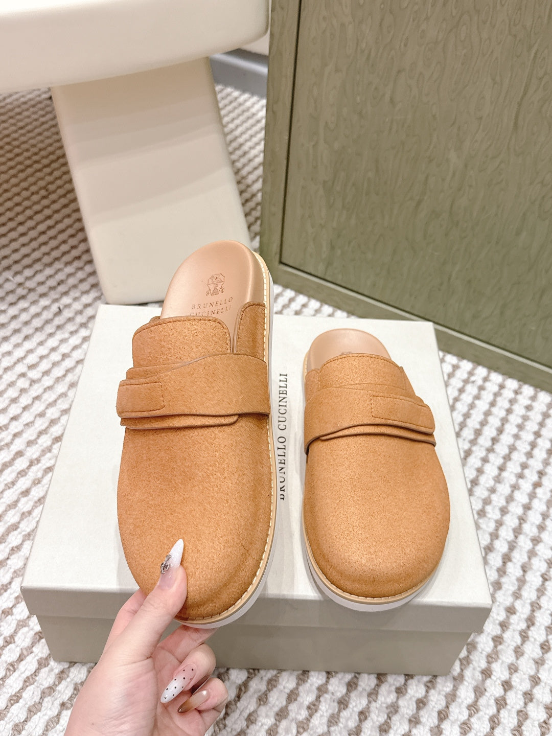 Brunello 26s Closed-Toe Men's Slippers Light Brown Suede 612234