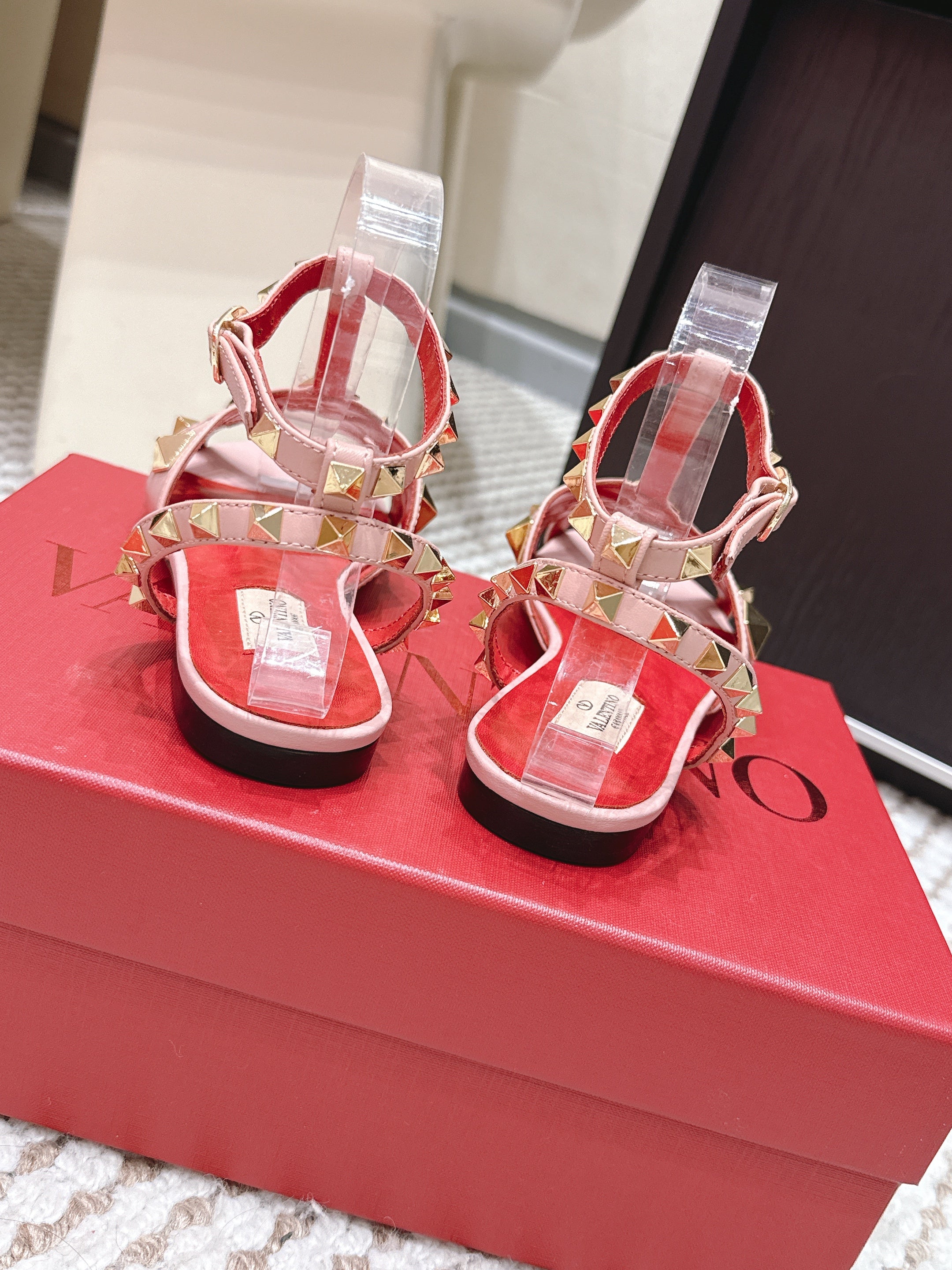 VT Studdy Leather Sandals Light Pink Sheepskin 659266