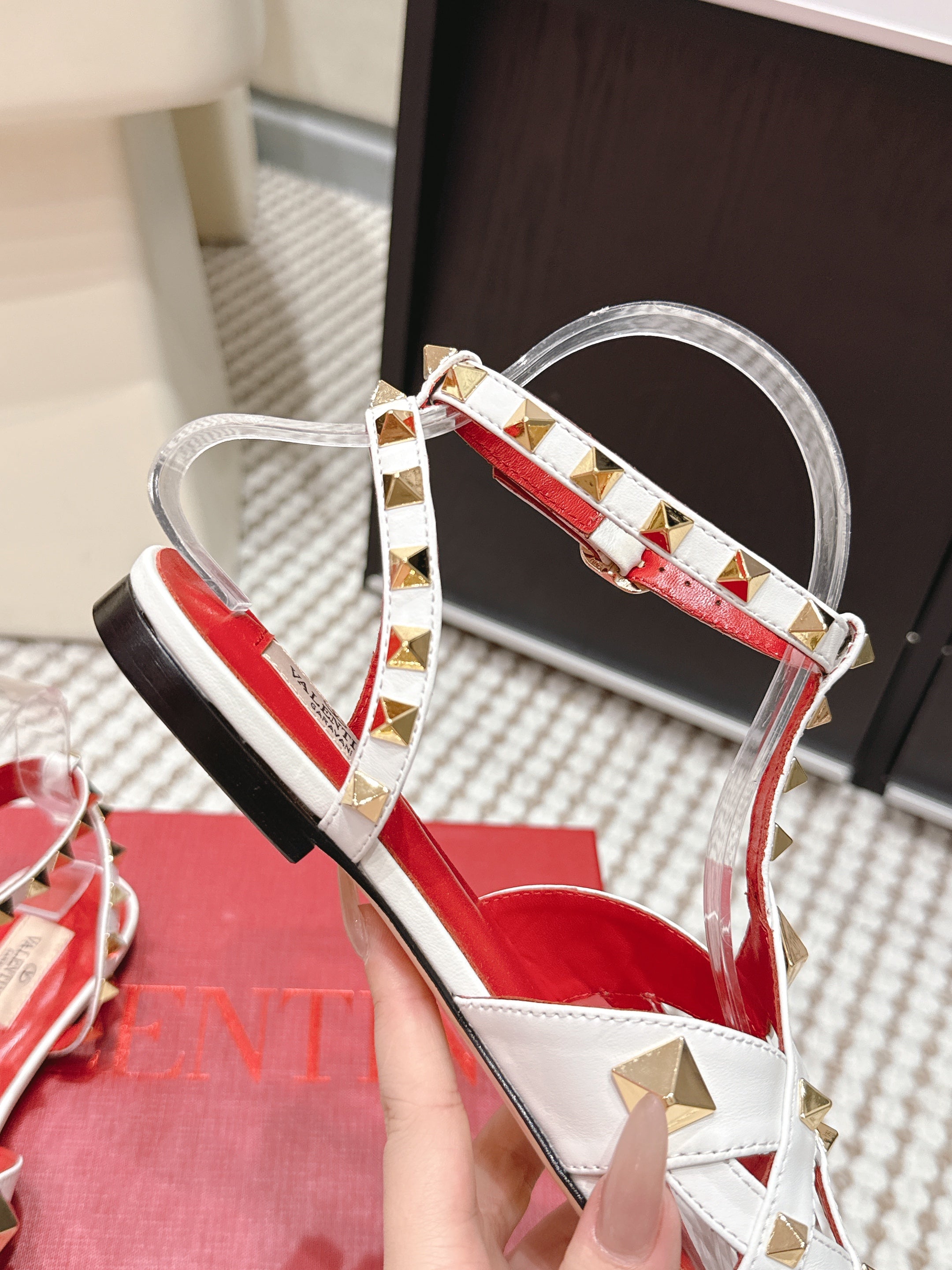 VT Studdy Leather Sandals White Sheepskin 659267