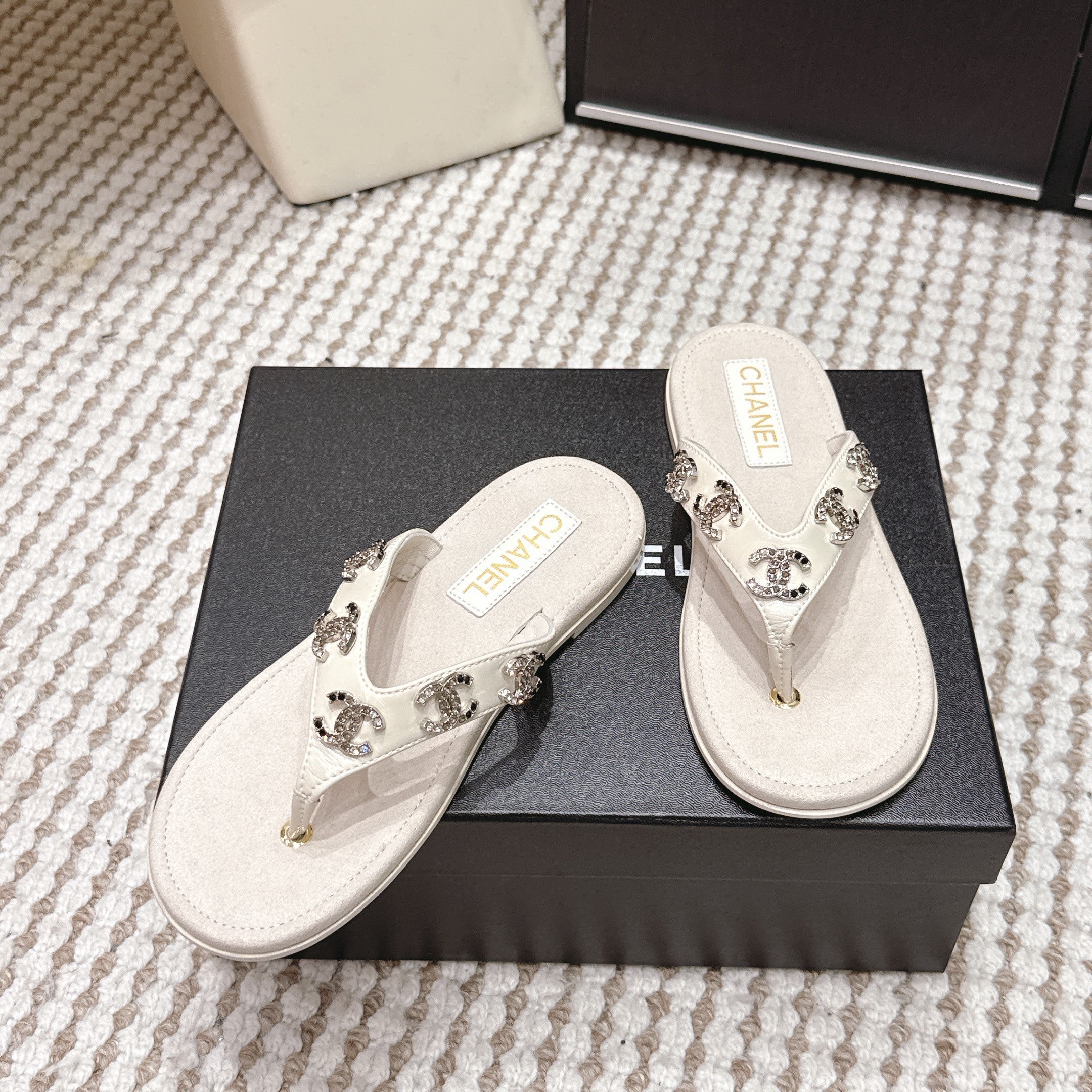 CC 26s Flip-Flop Light Beige Sheepskin 632358