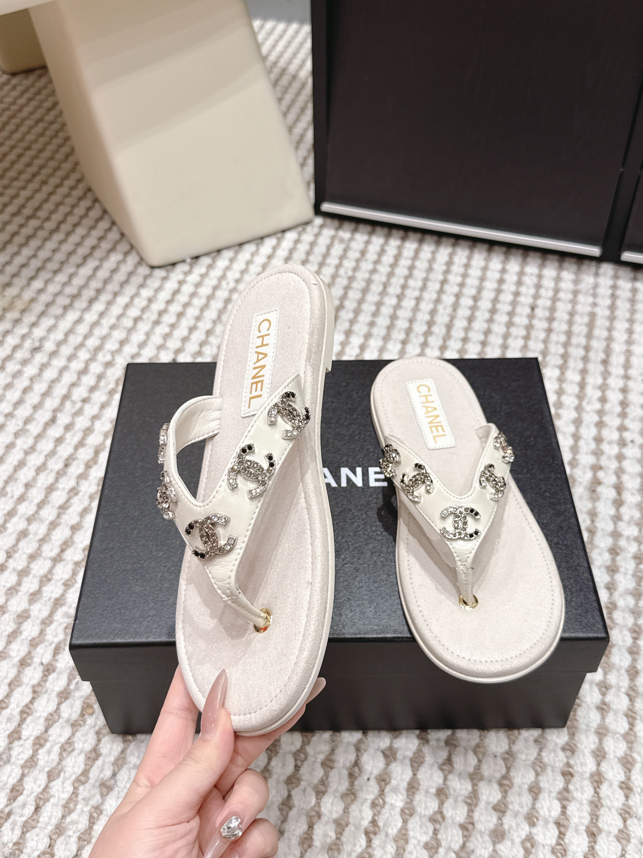 CC 26s Flip-Flop Light Beige Sheepskin 632358